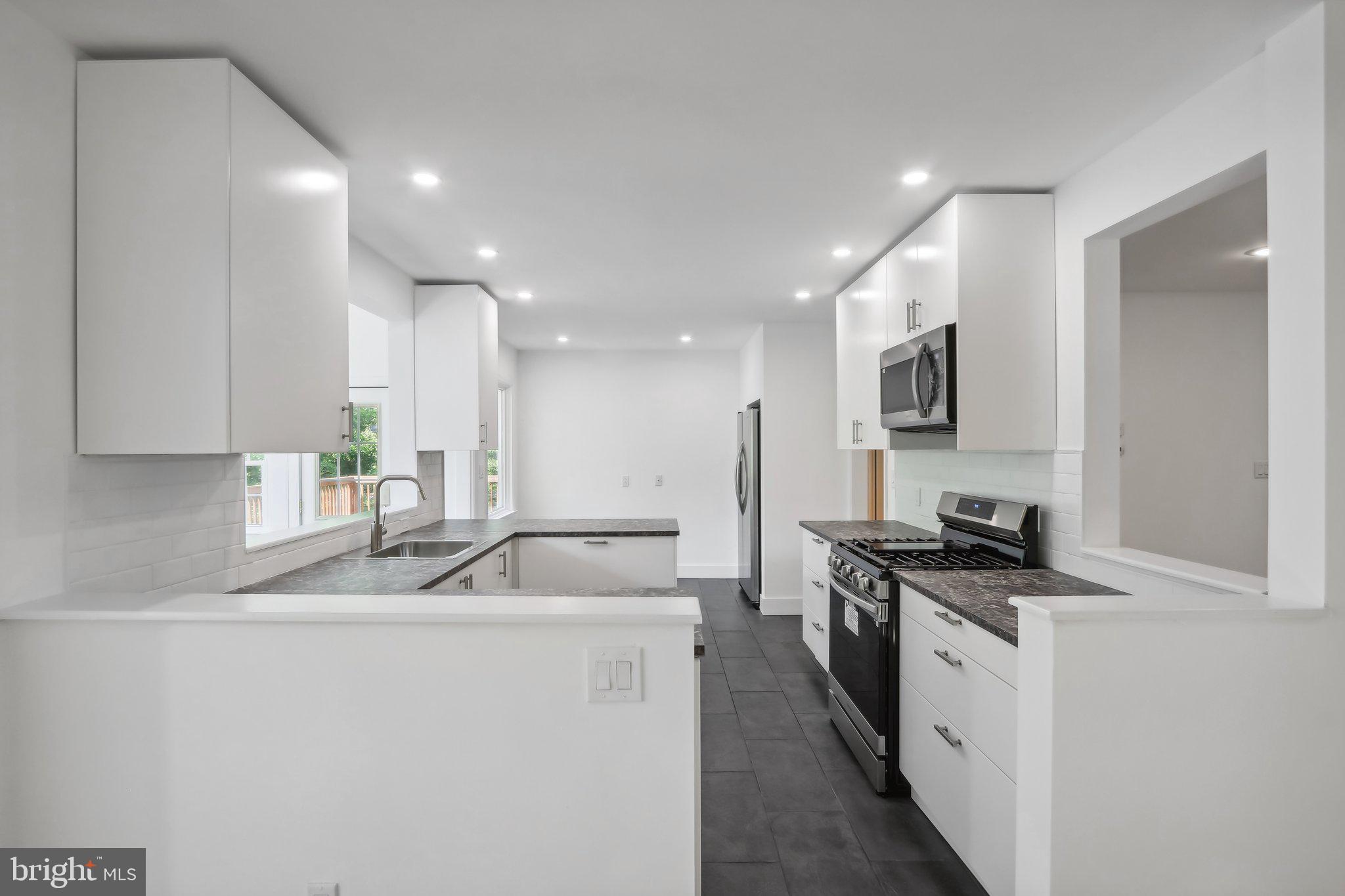 Real estate listing preview #6