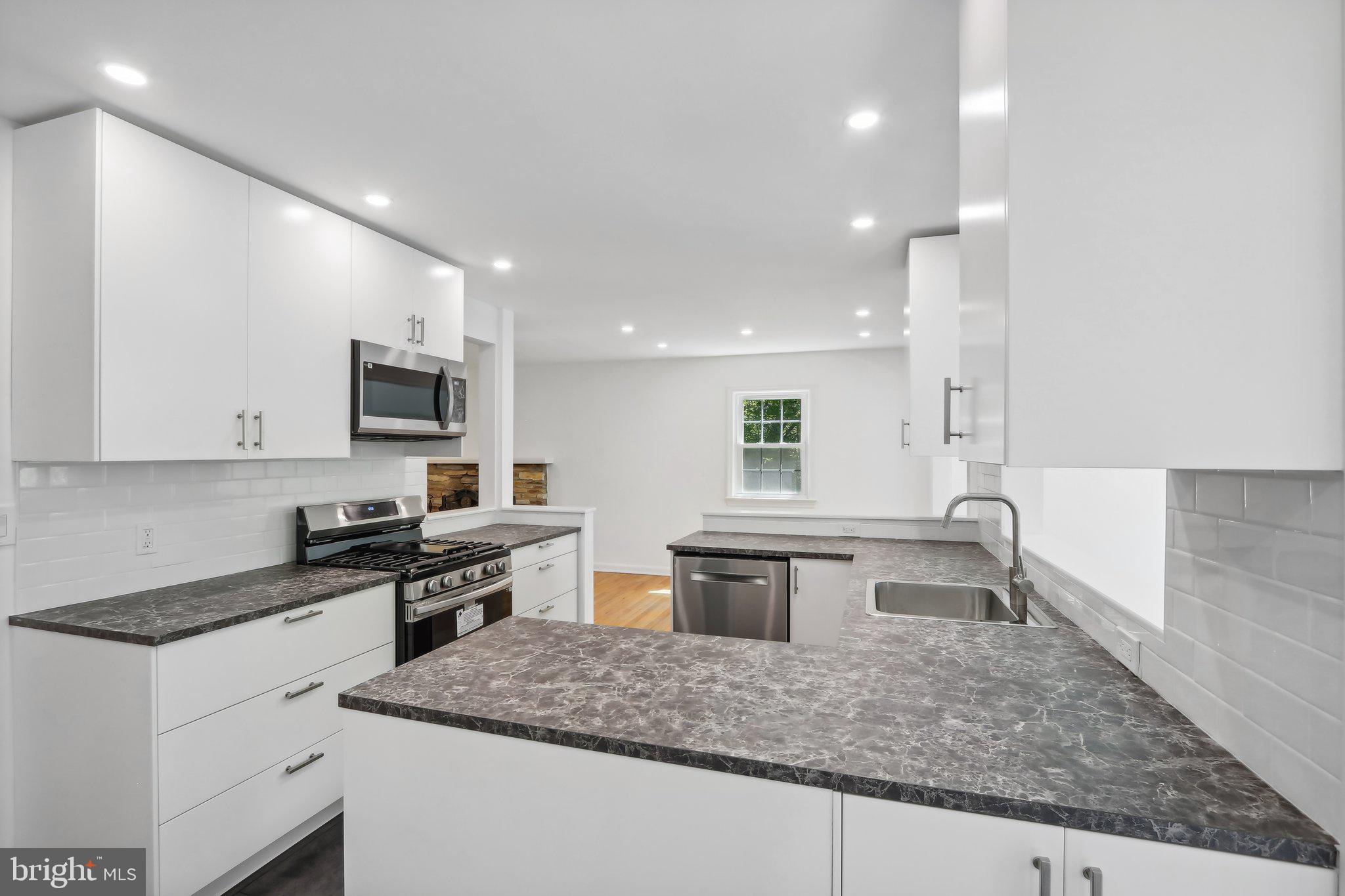 Real estate listing preview #11