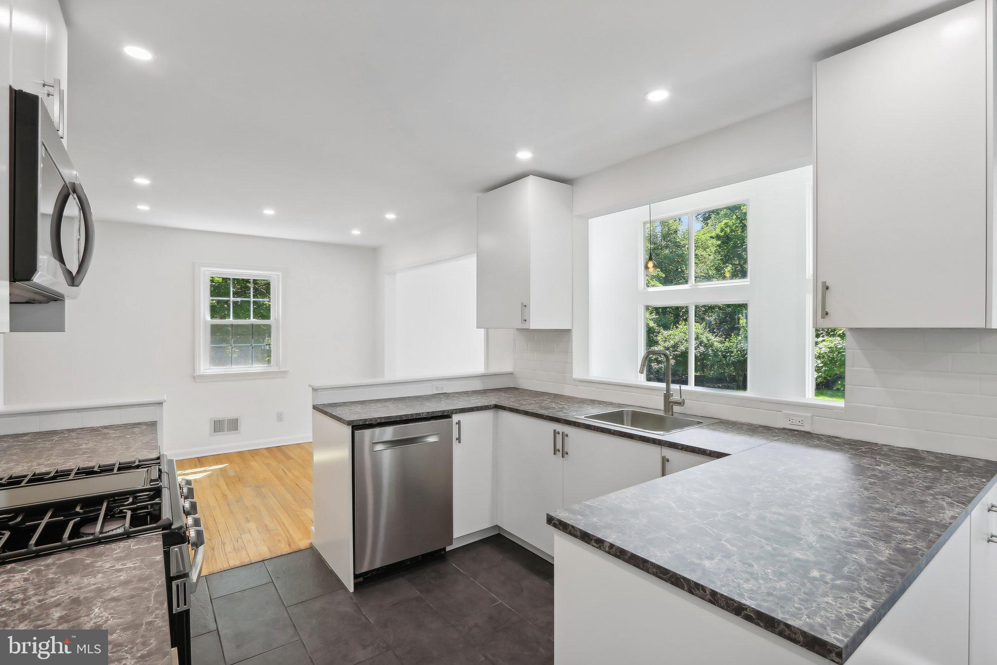 Real estate listing preview #10