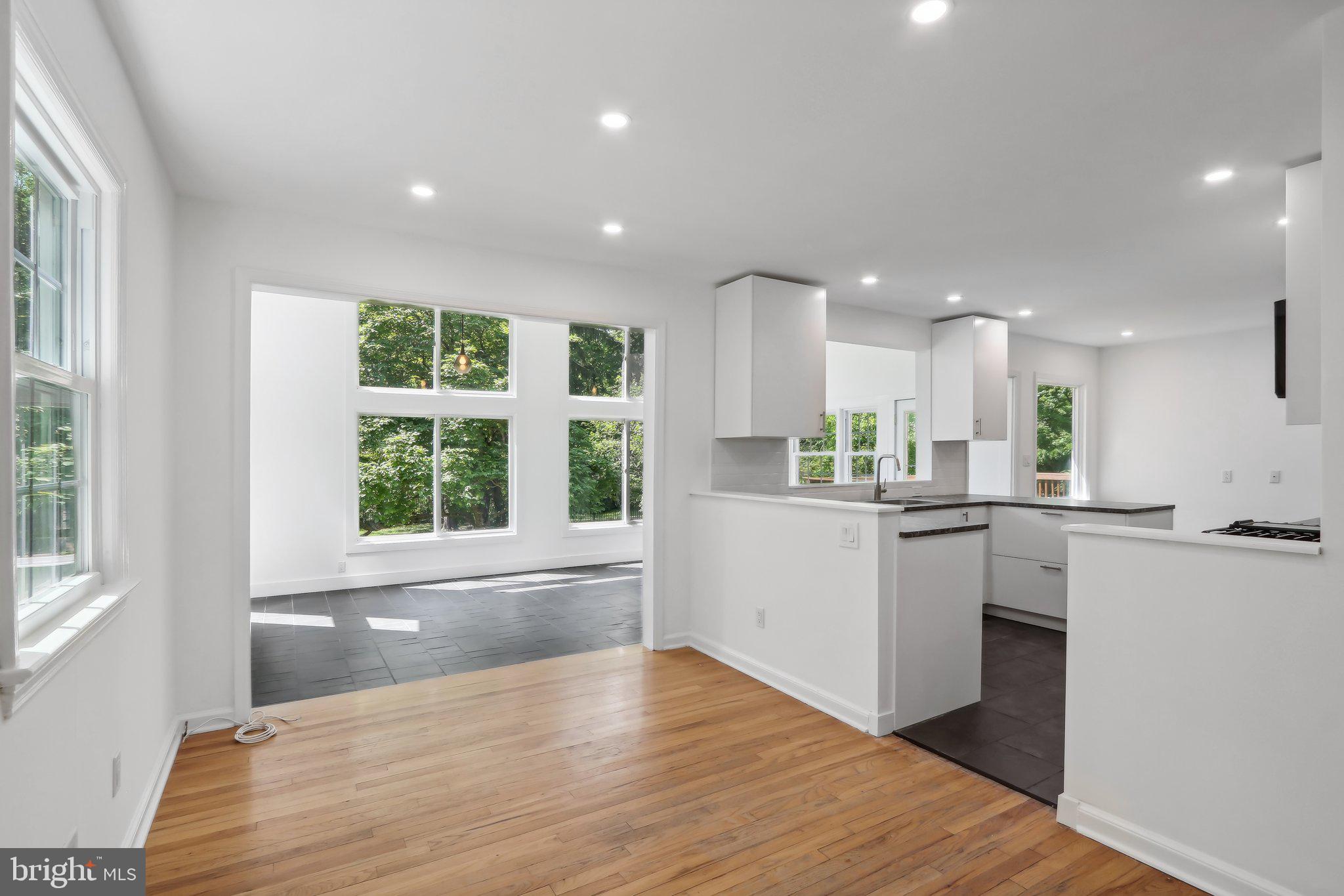 Real estate listing preview #8