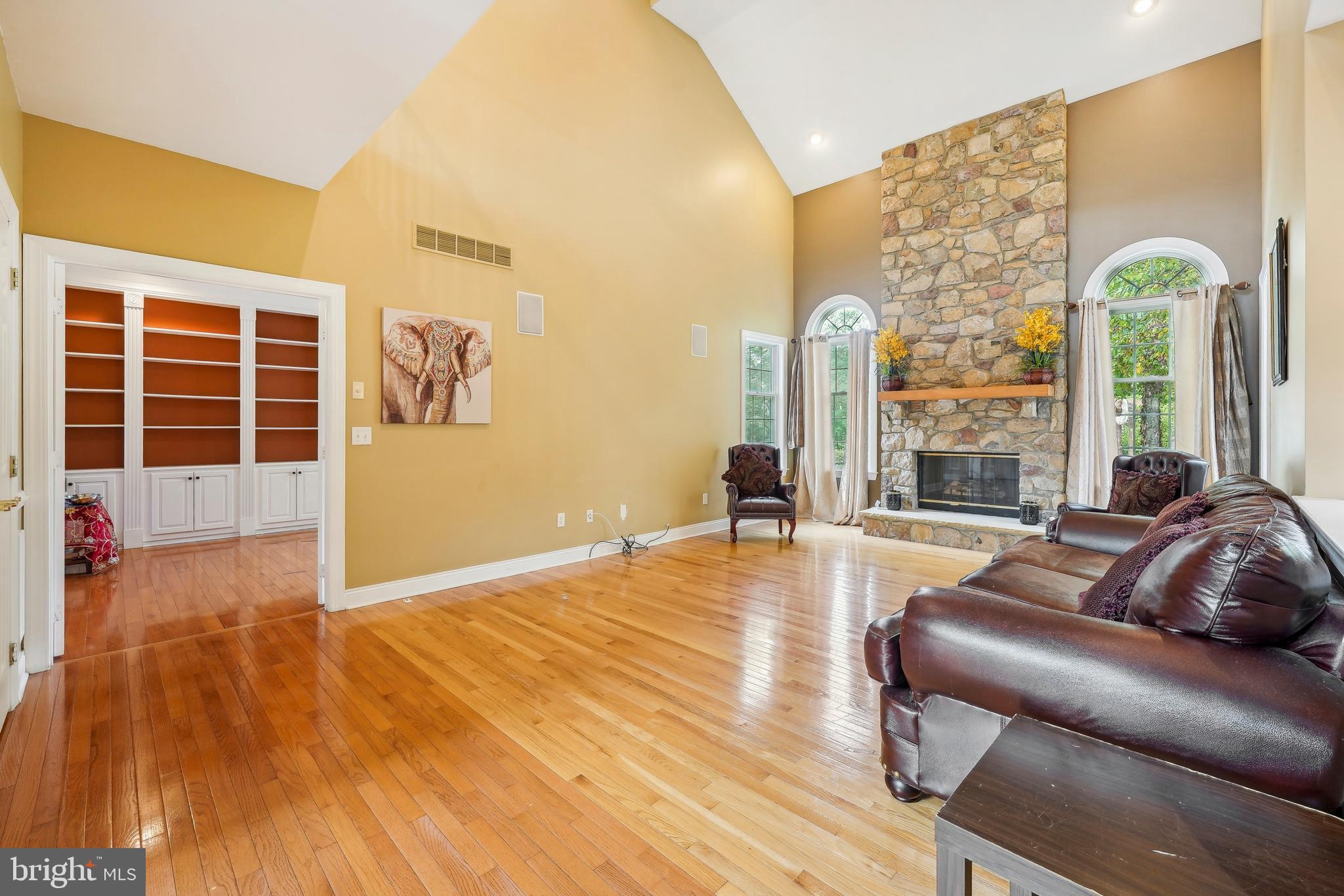 Real estate listing preview #8