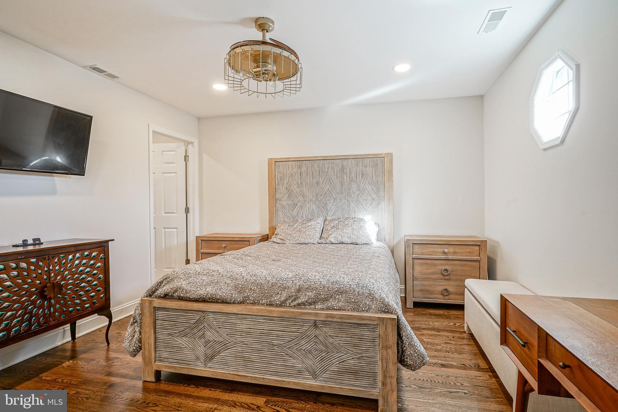 Real estate listing preview #34