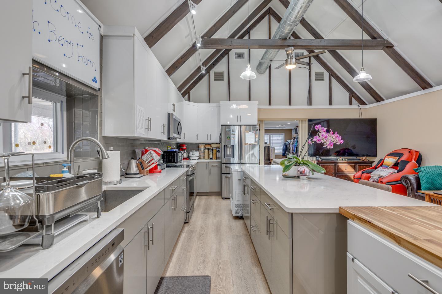 Real estate listing preview #8