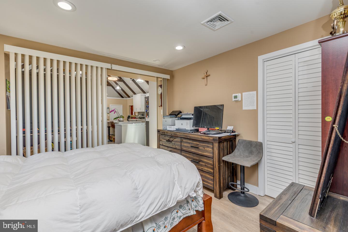 Real estate listing preview #16