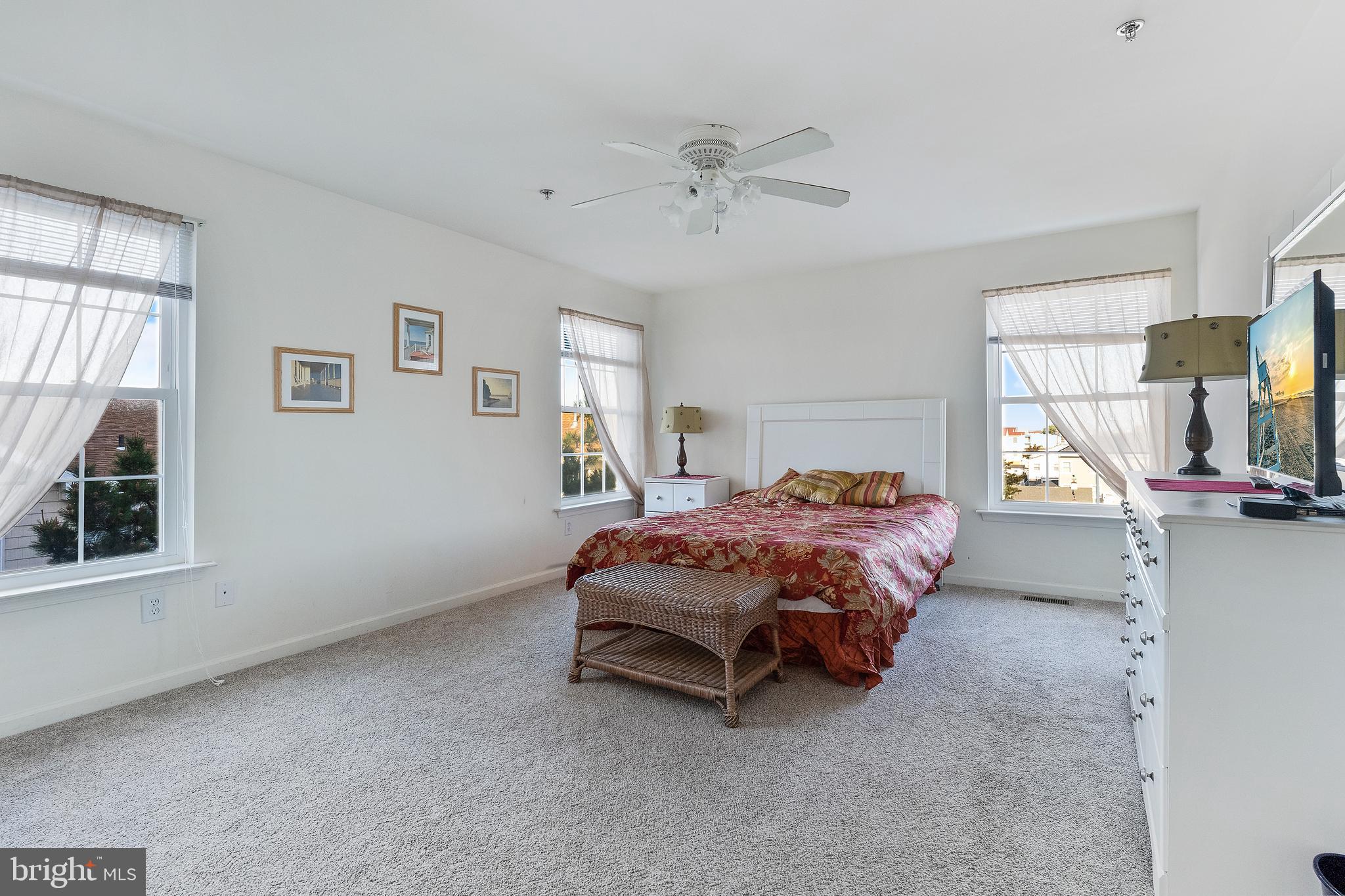 Real estate listing preview #24