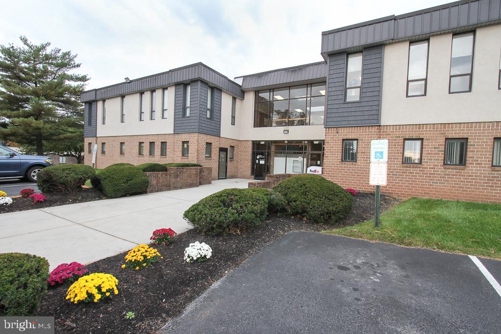 Real estate listing preview #3