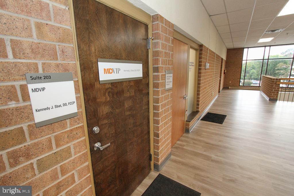 Real estate listing preview #32