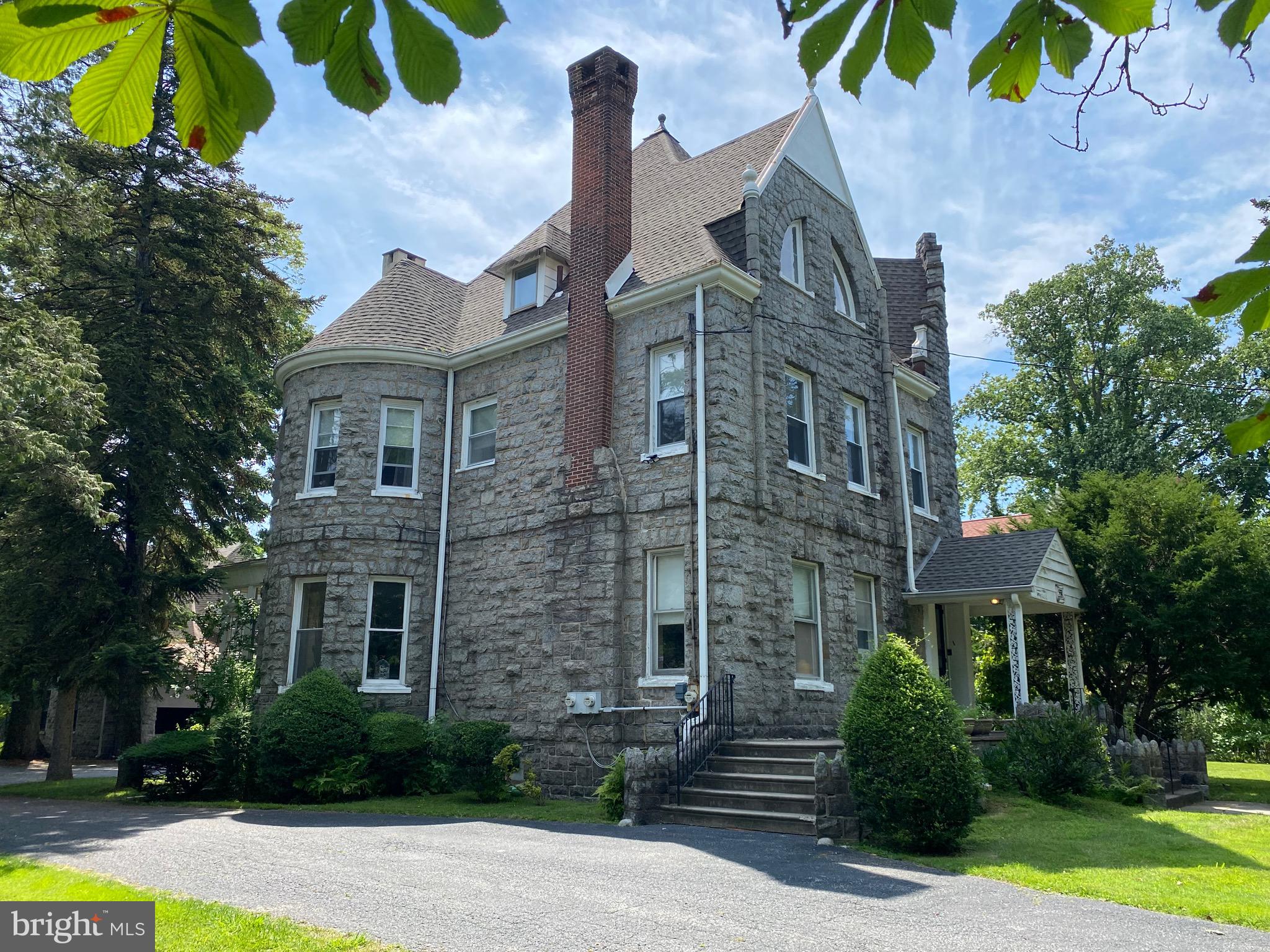 Real estate listing preview #9