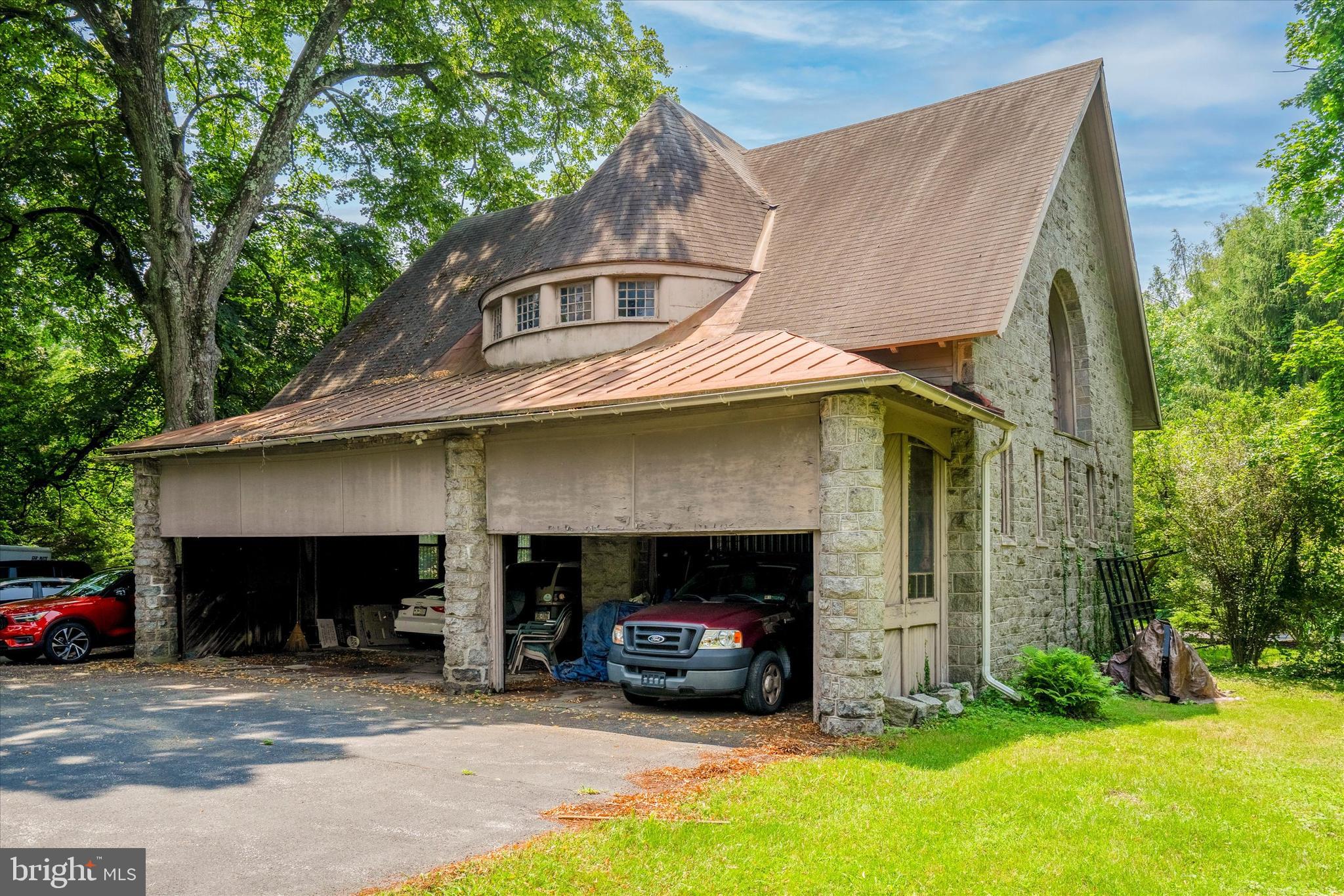 Real estate listing preview #2