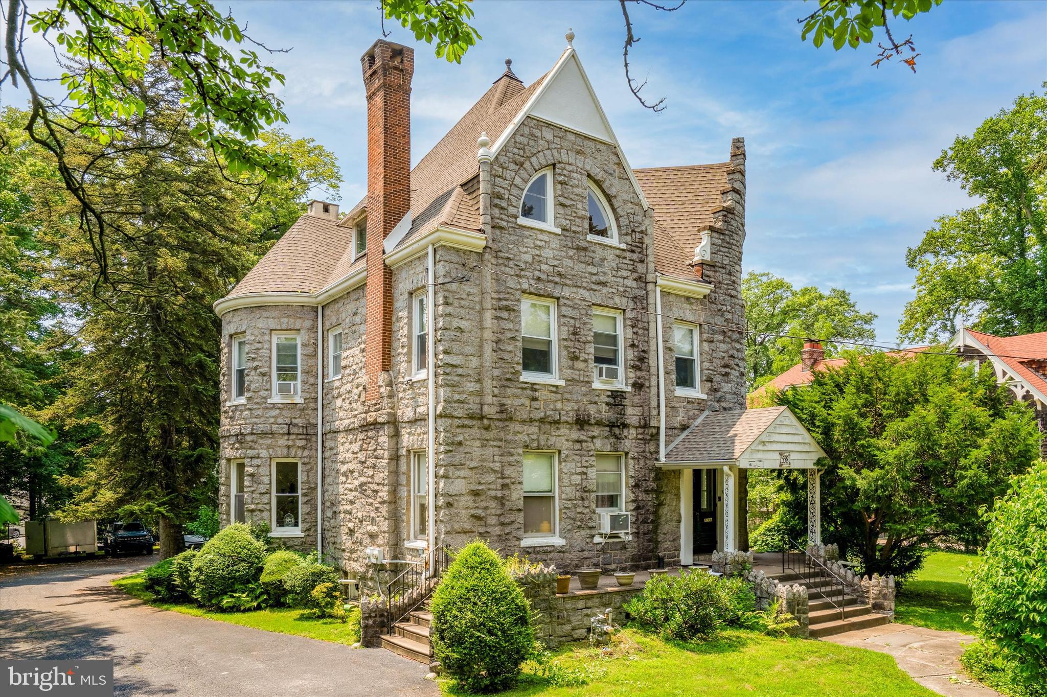 Real estate listing preview #1