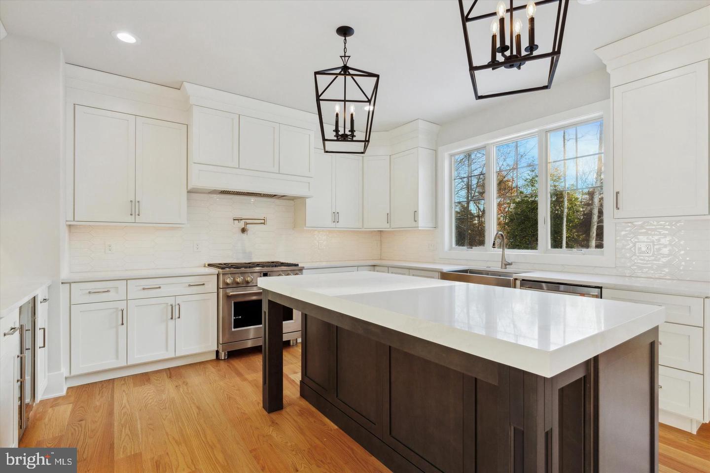 Real estate listing preview #6