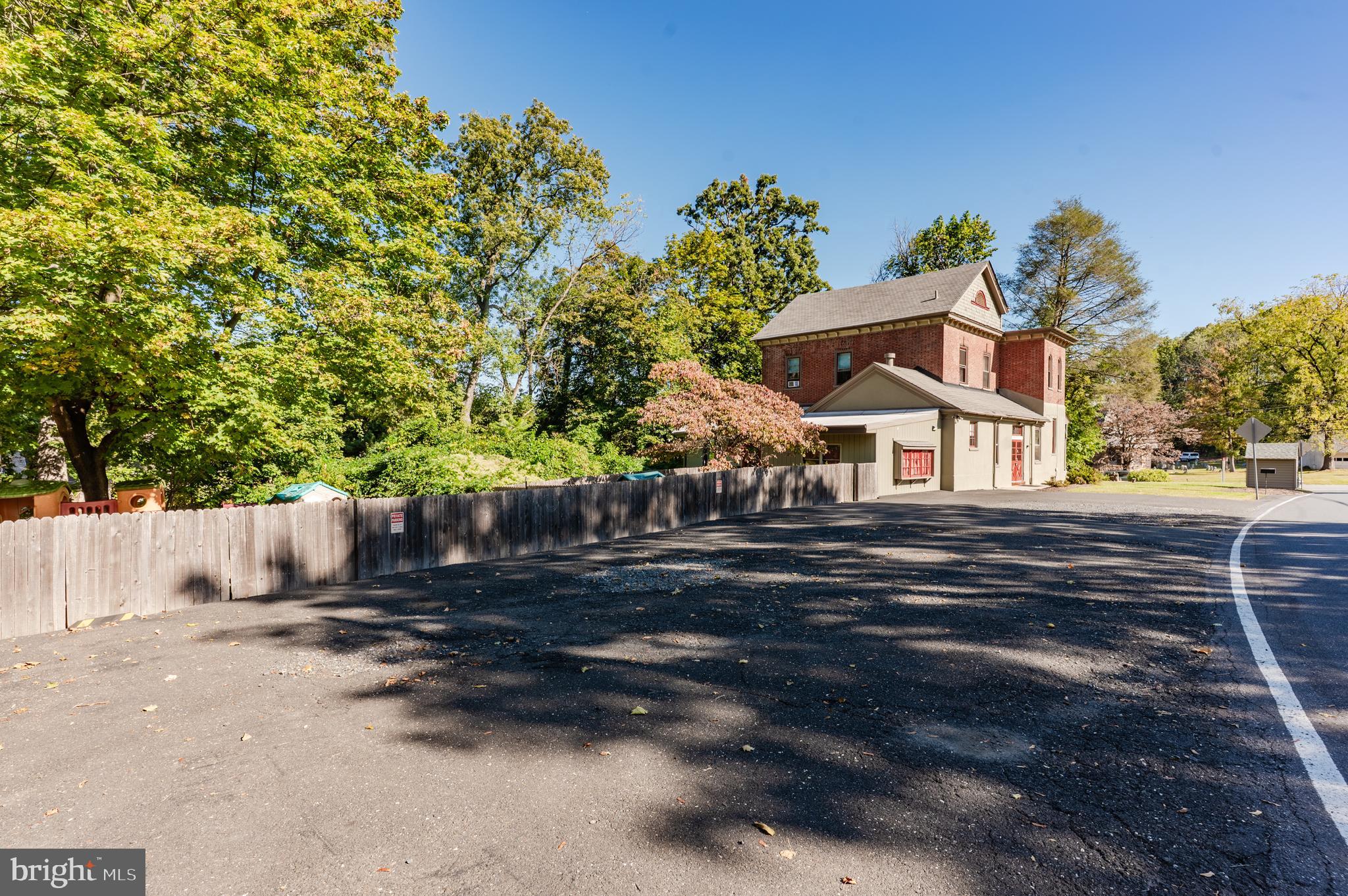 Real estate listing preview #11