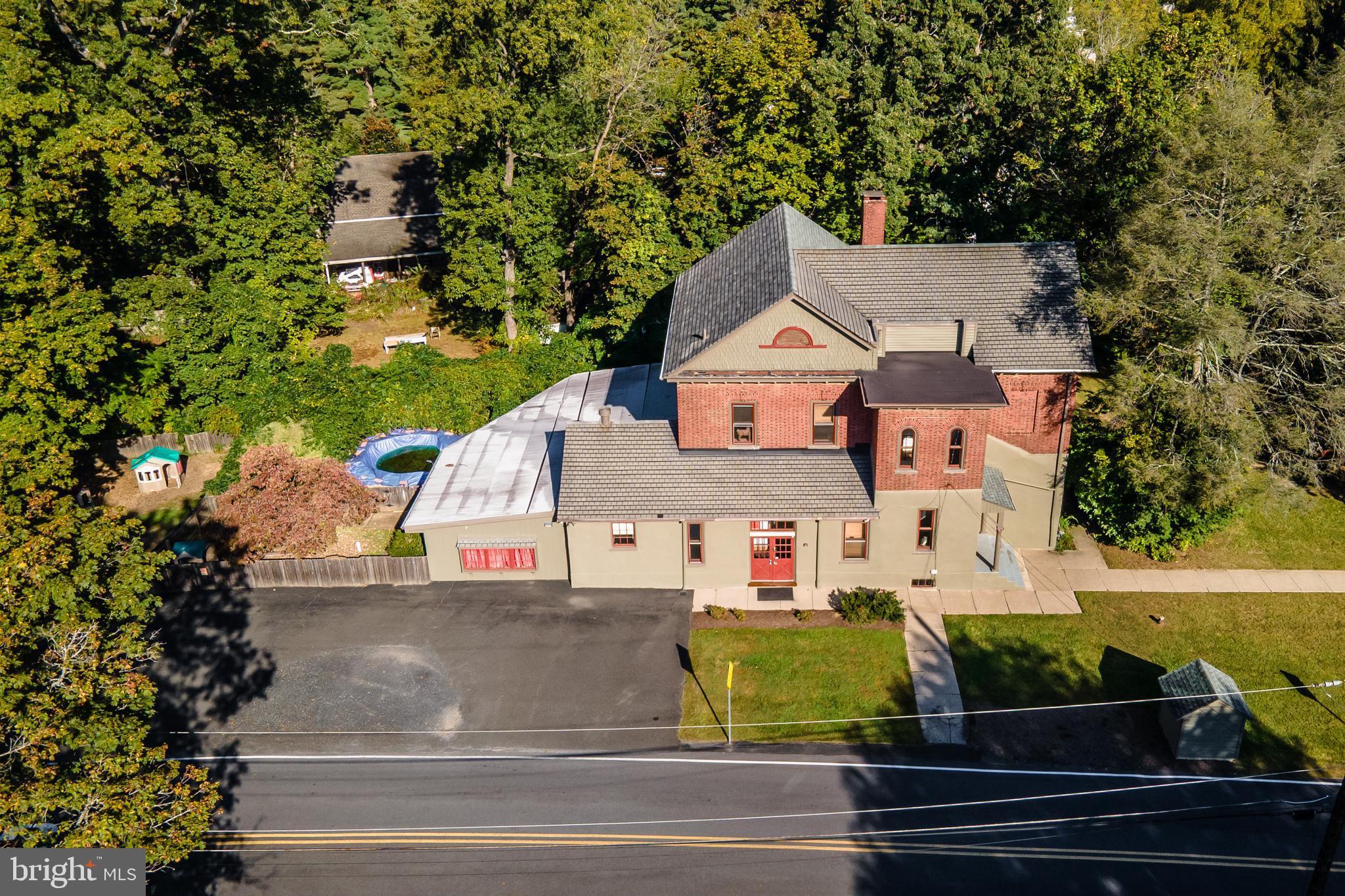 Real estate listing preview #6