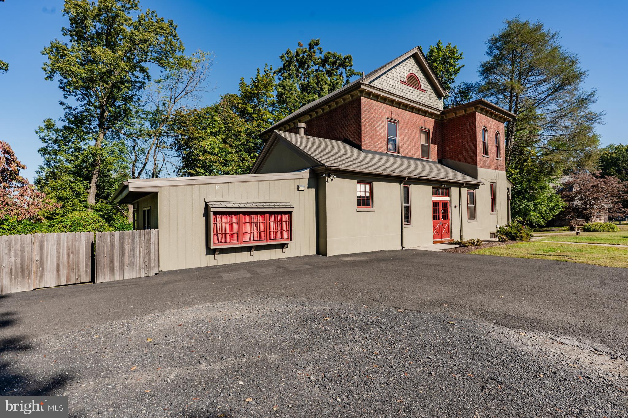 Real estate listing preview #3