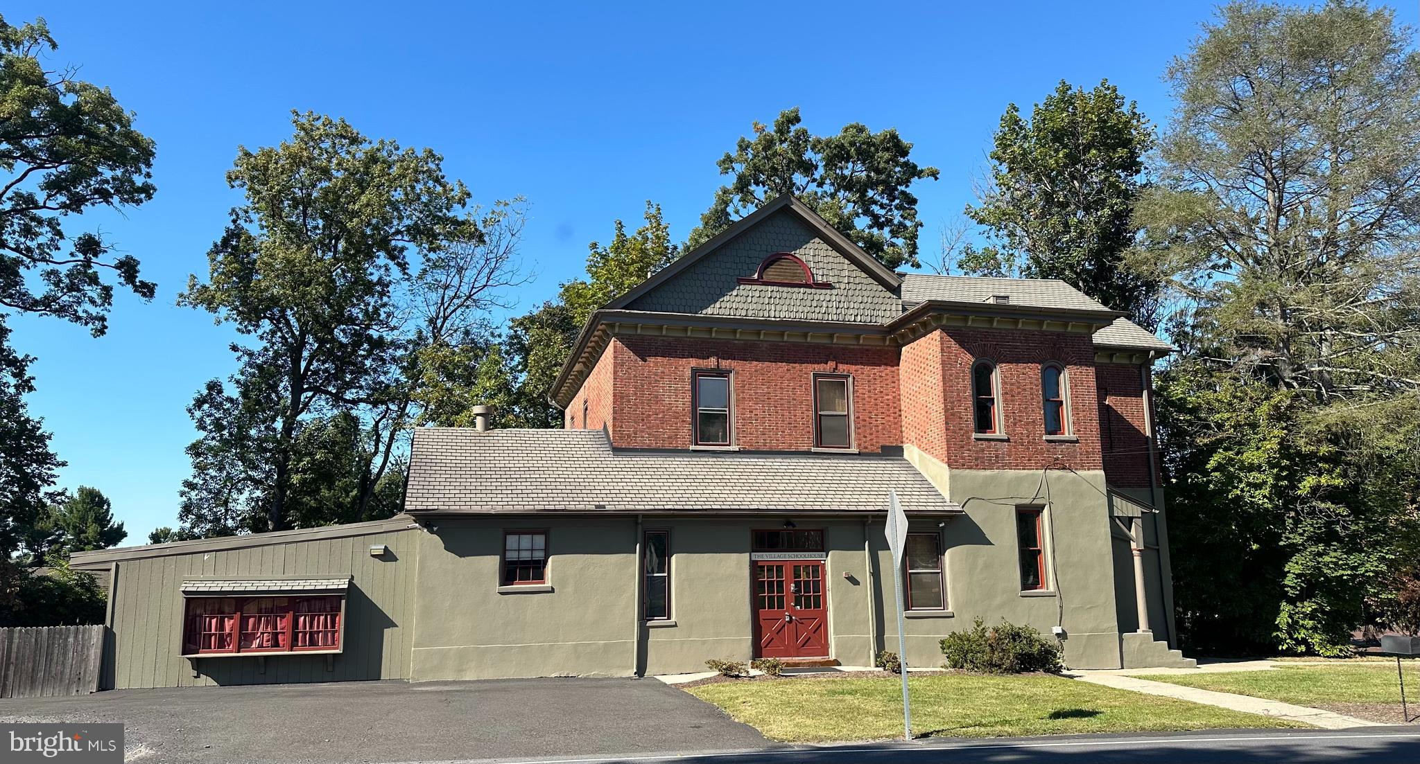 Real estate listing preview #1