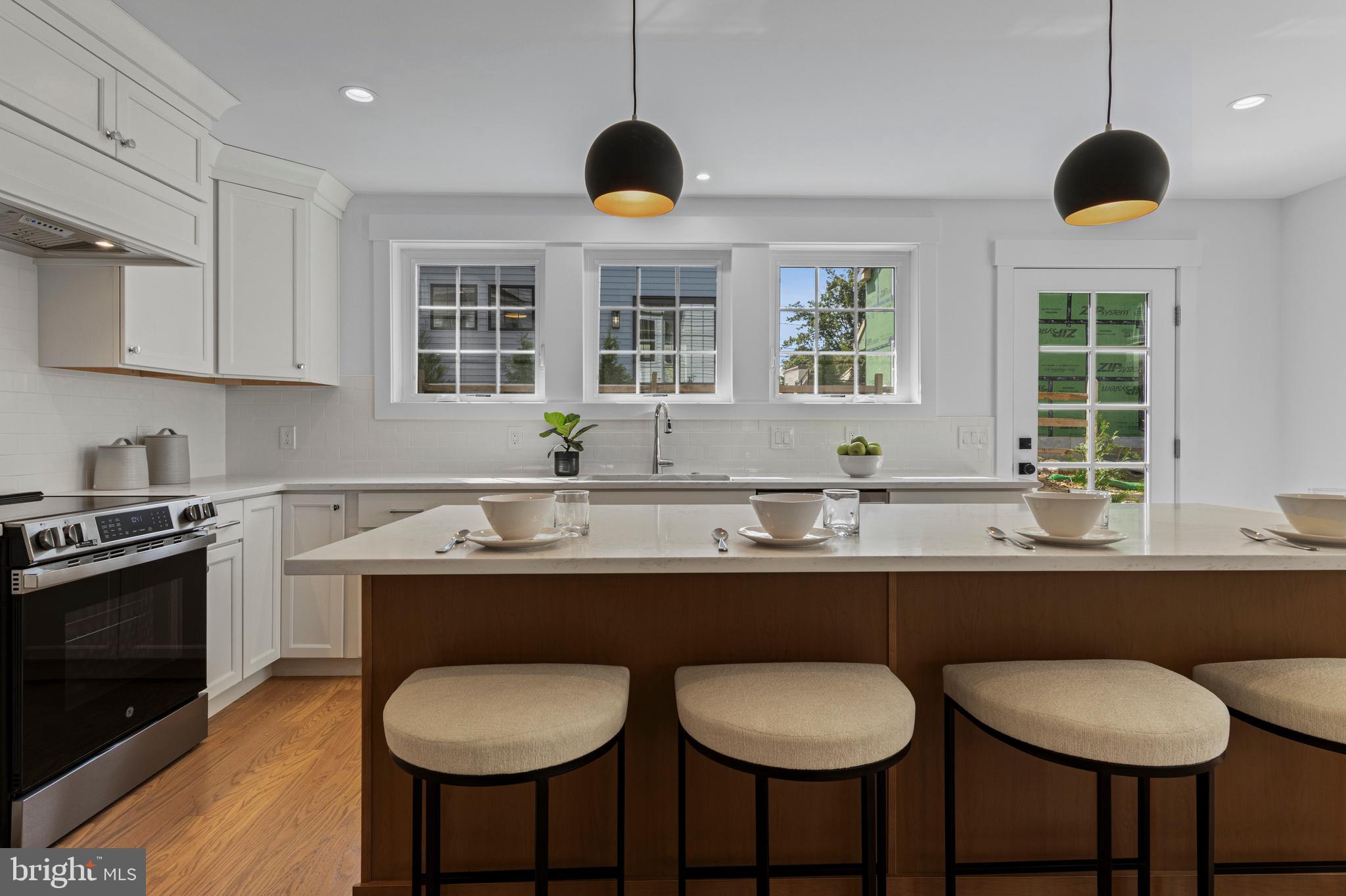 Real estate listing preview #24