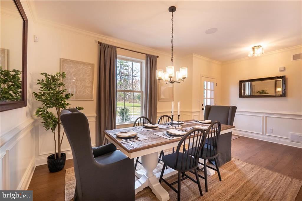 Real estate listing preview #8