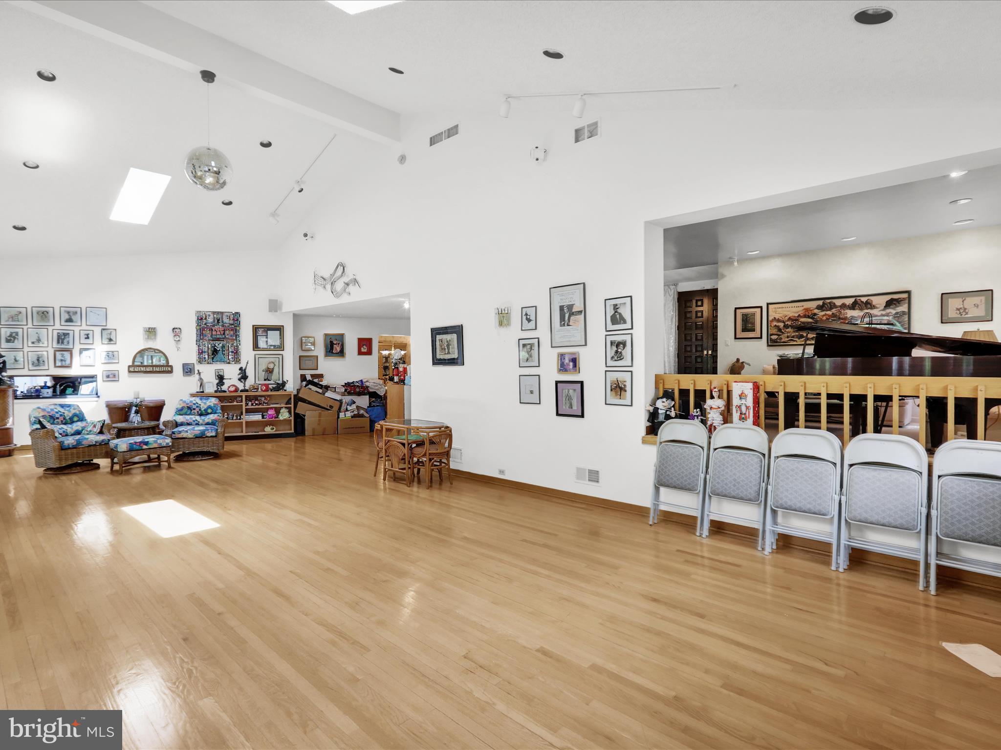 Real estate listing preview #15