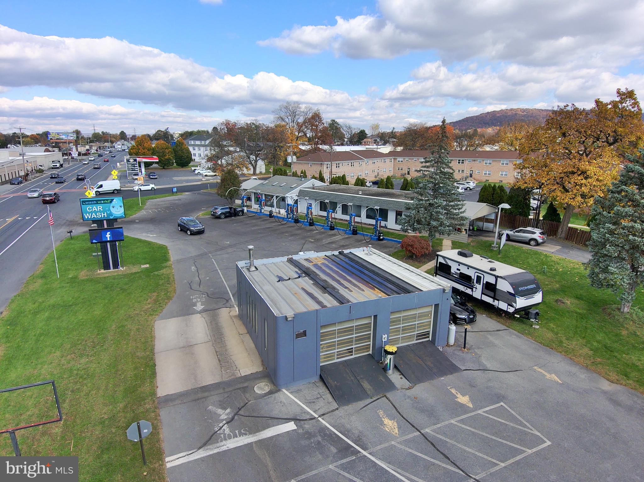 Real estate listing preview #2