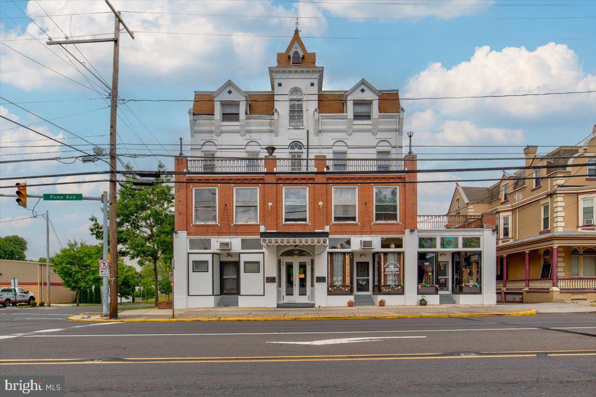 Real estate listing preview #2