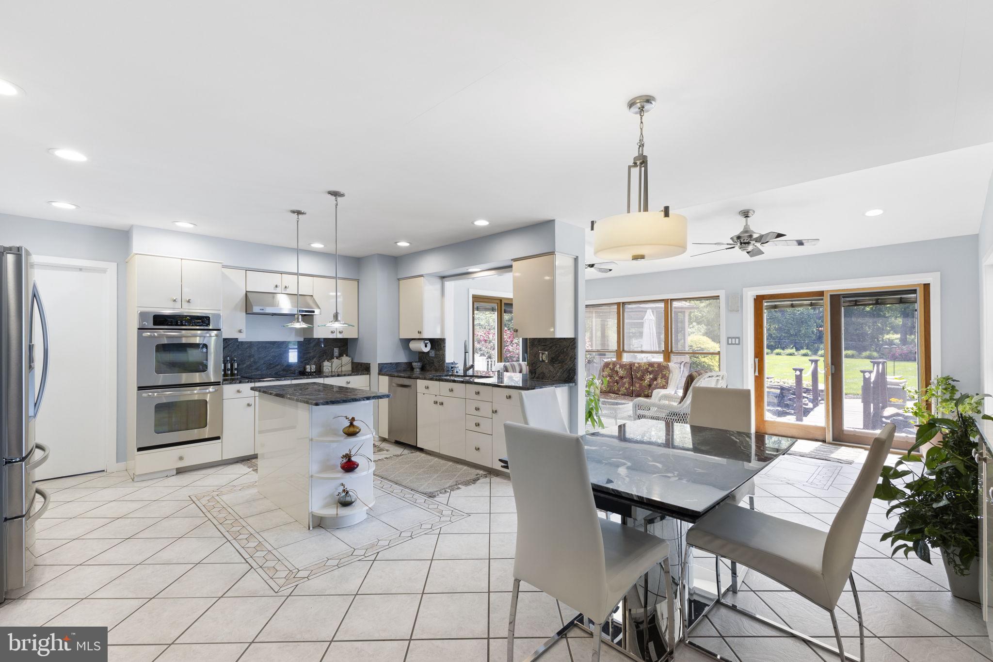 Real estate listing preview #14