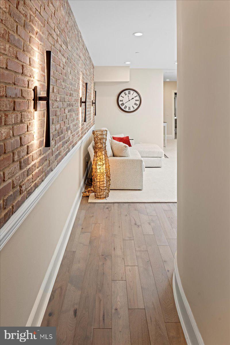 Real estate listing preview #25