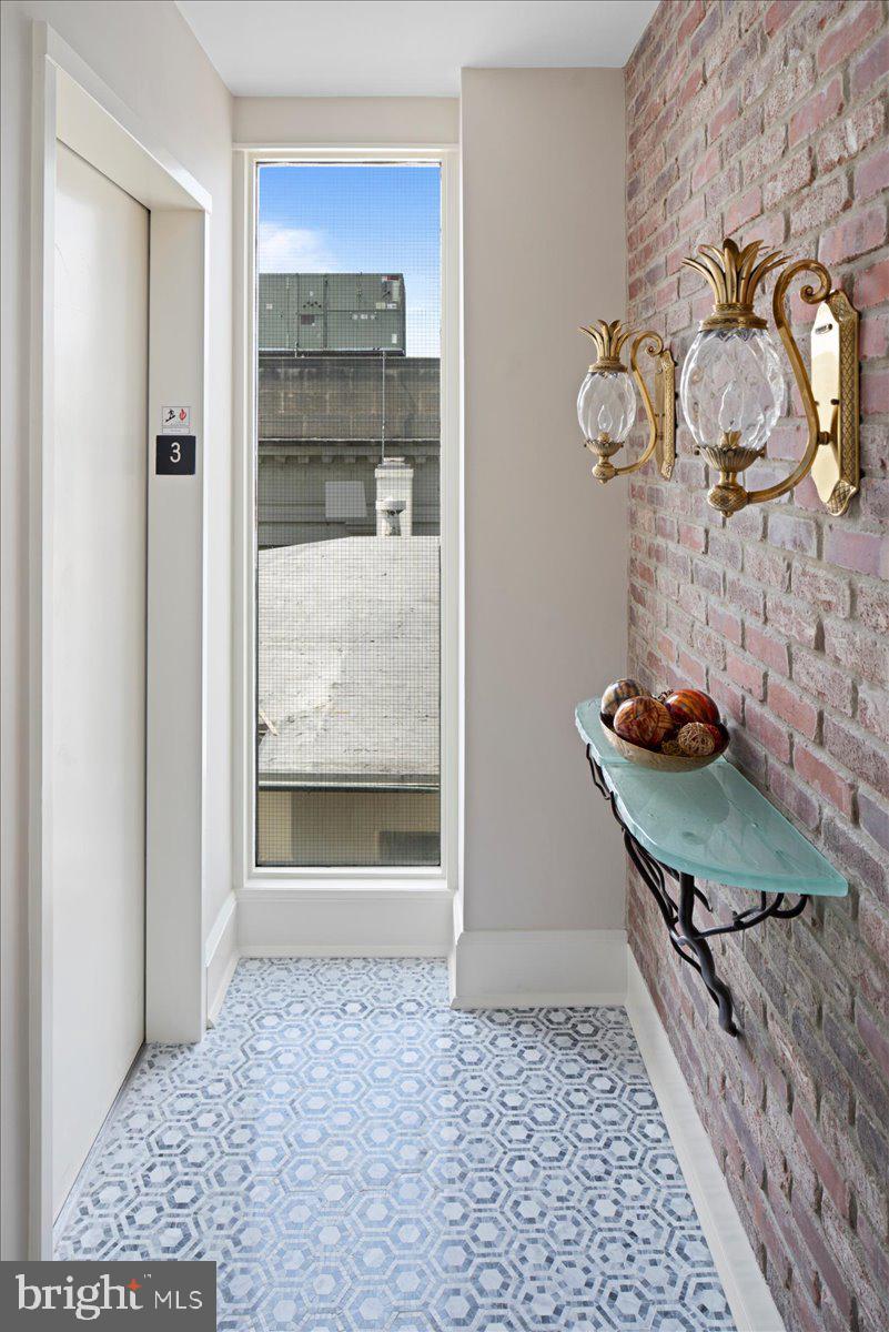 Real estate listing preview #6