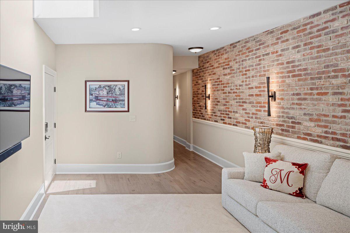 Real estate listing preview #29