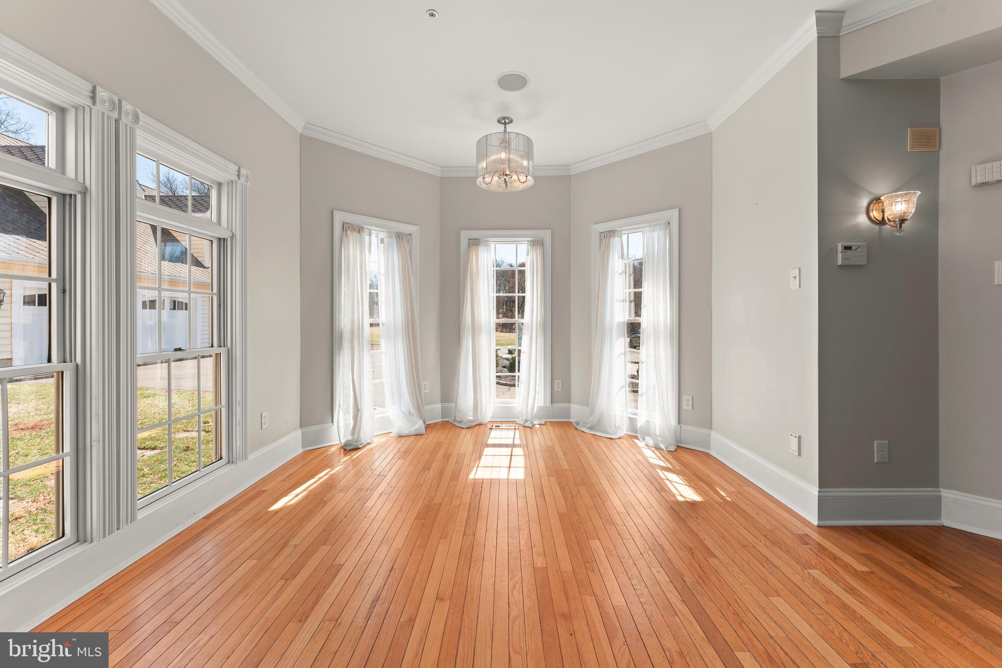 Real estate listing preview #12