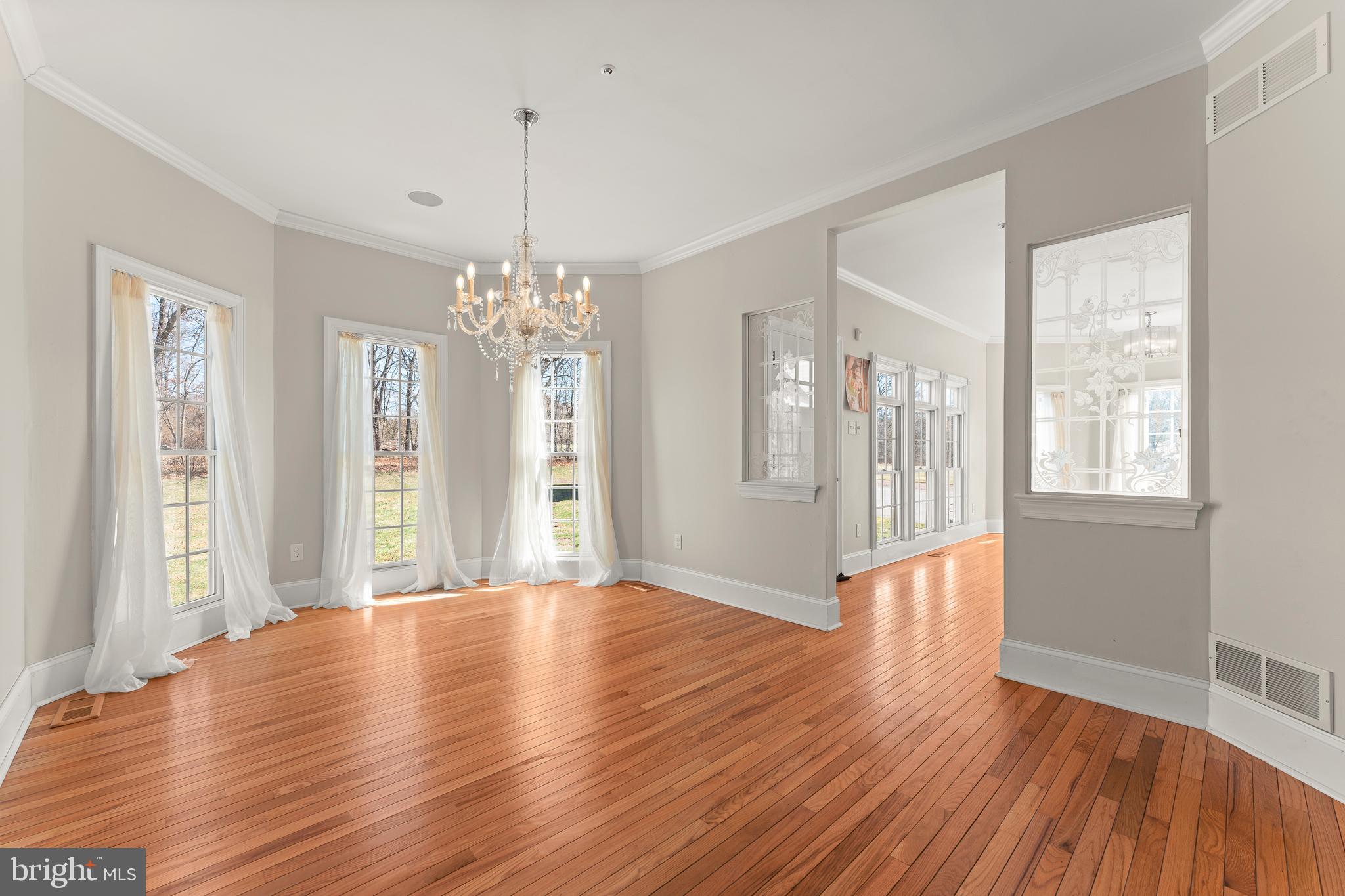 Real estate listing preview #14