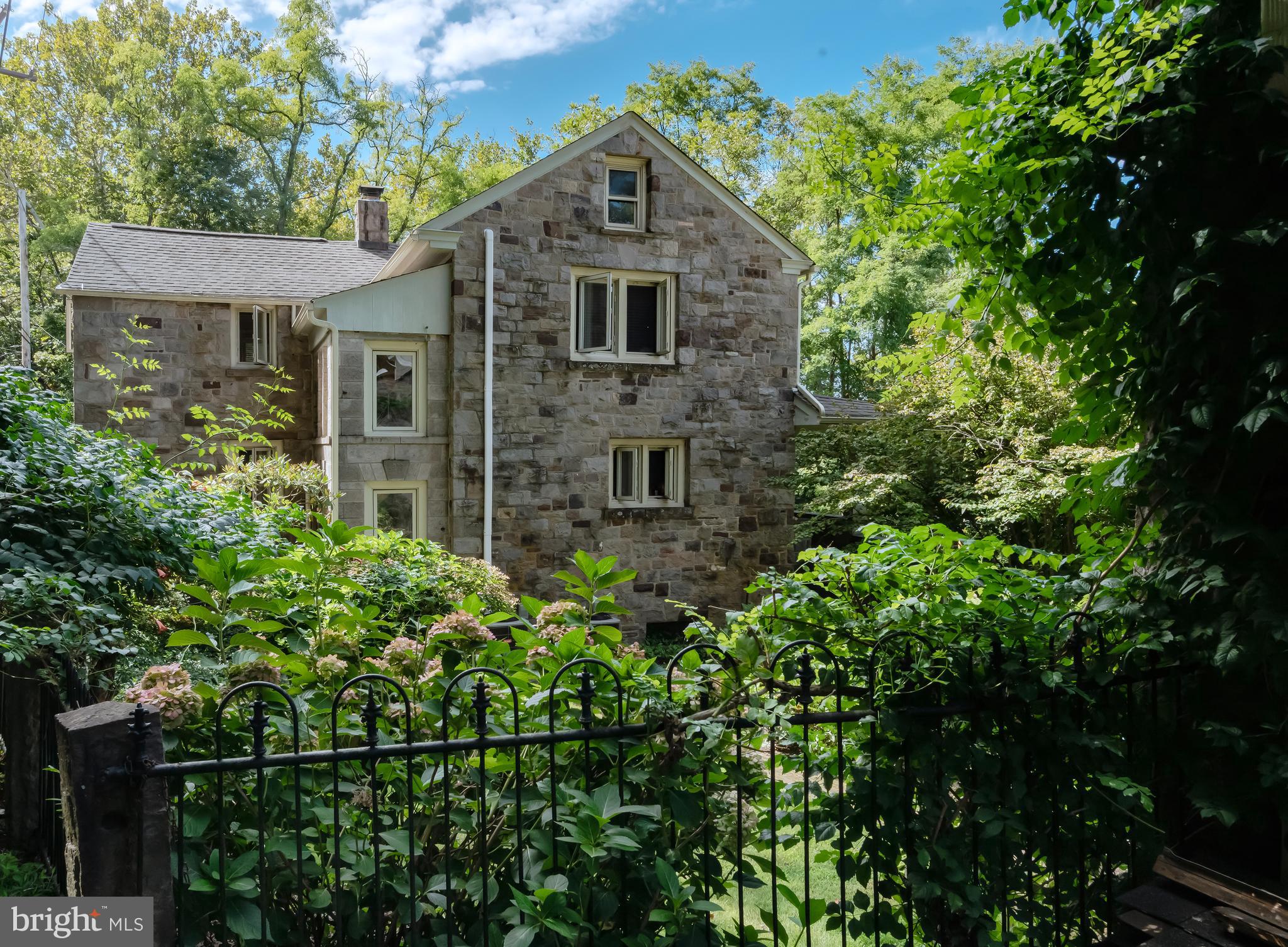 Real estate listing preview #2