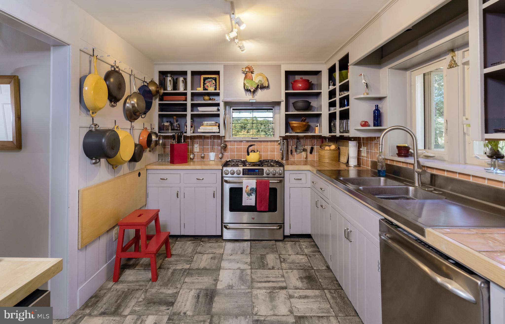 Real estate listing preview #14