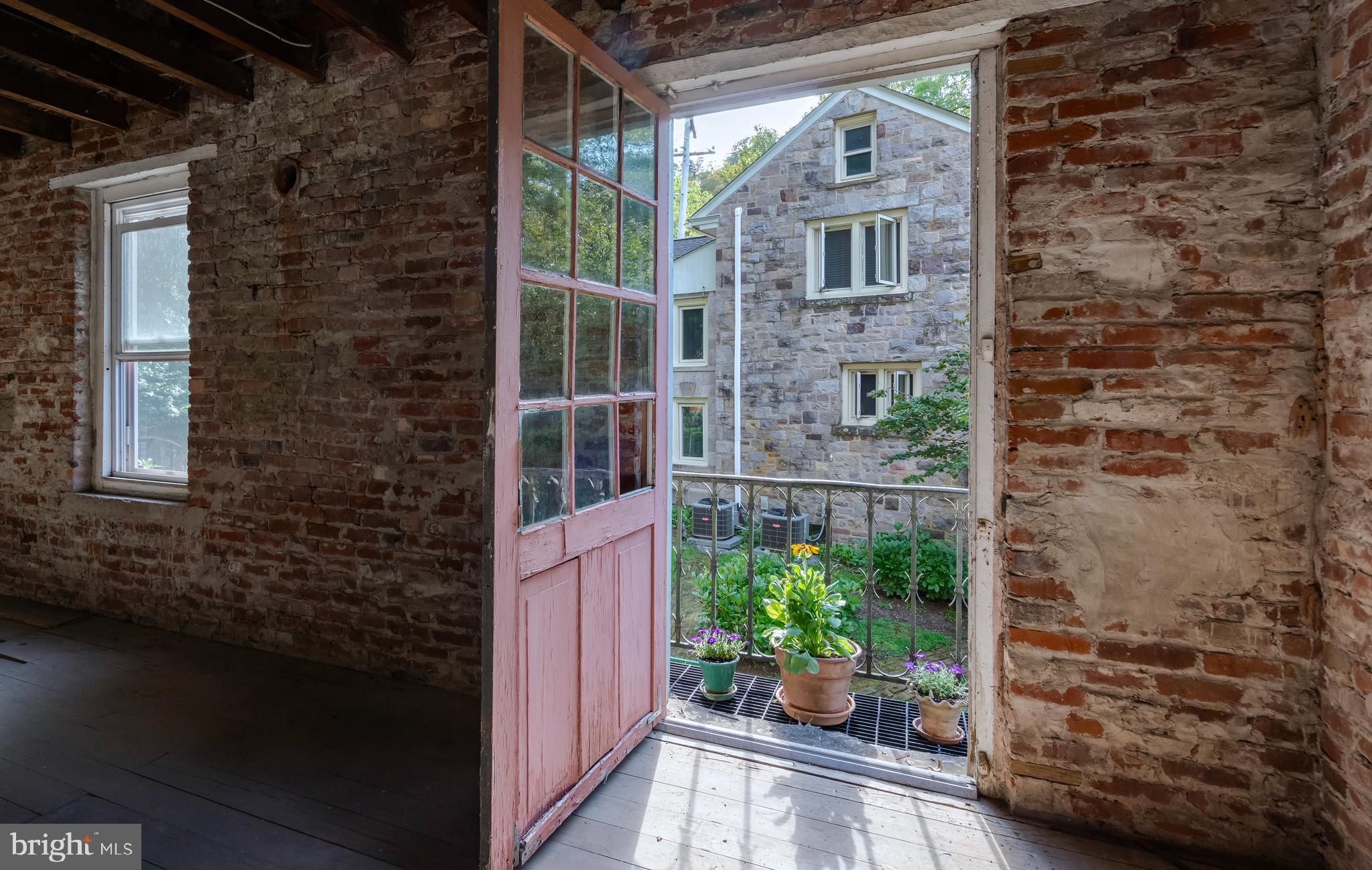 Real estate listing preview #38