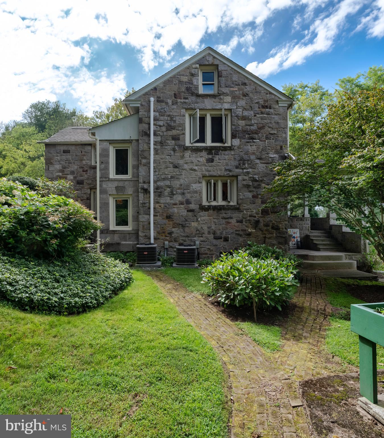 Real estate listing preview #32