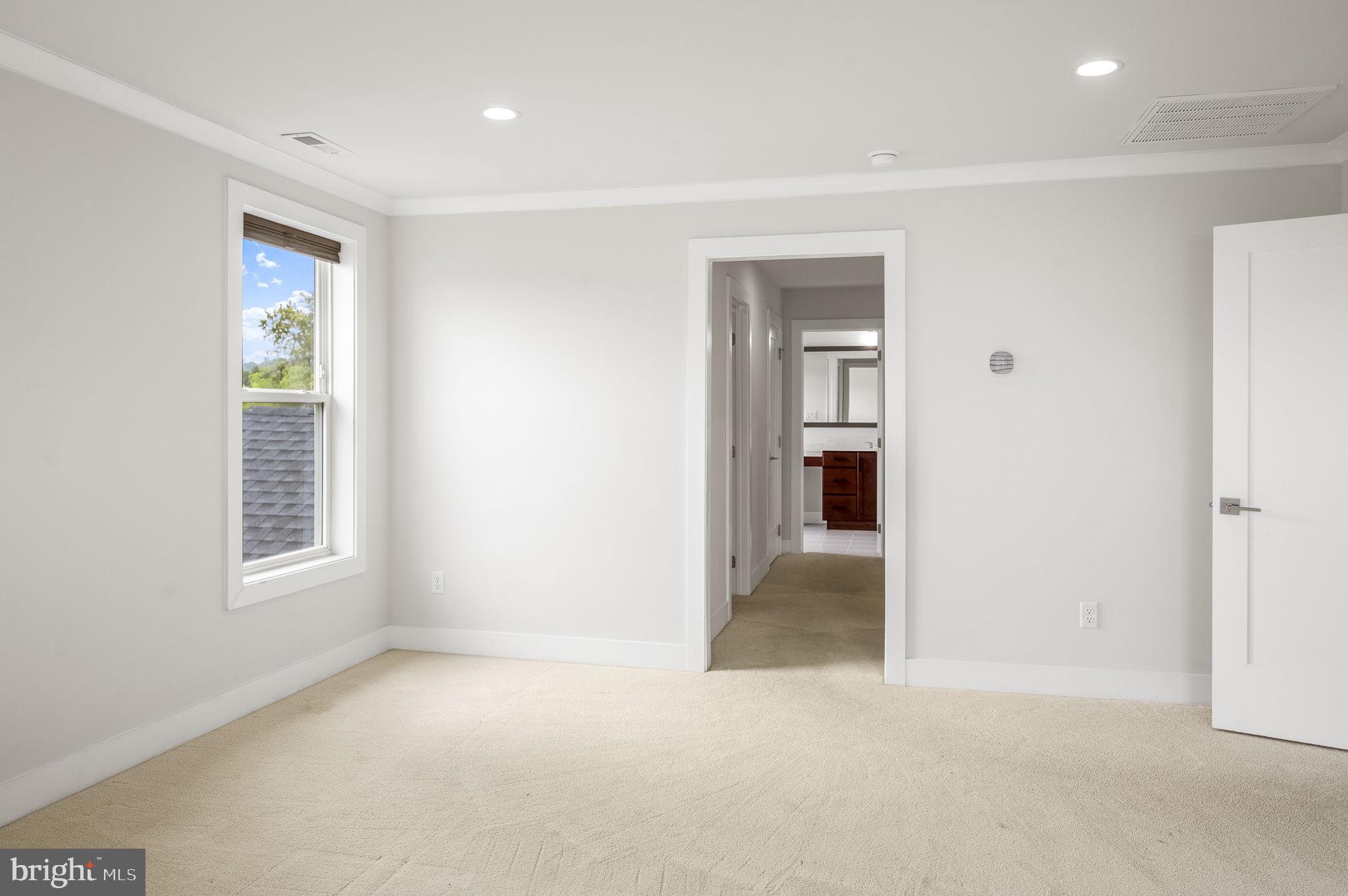 Real estate listing preview #16