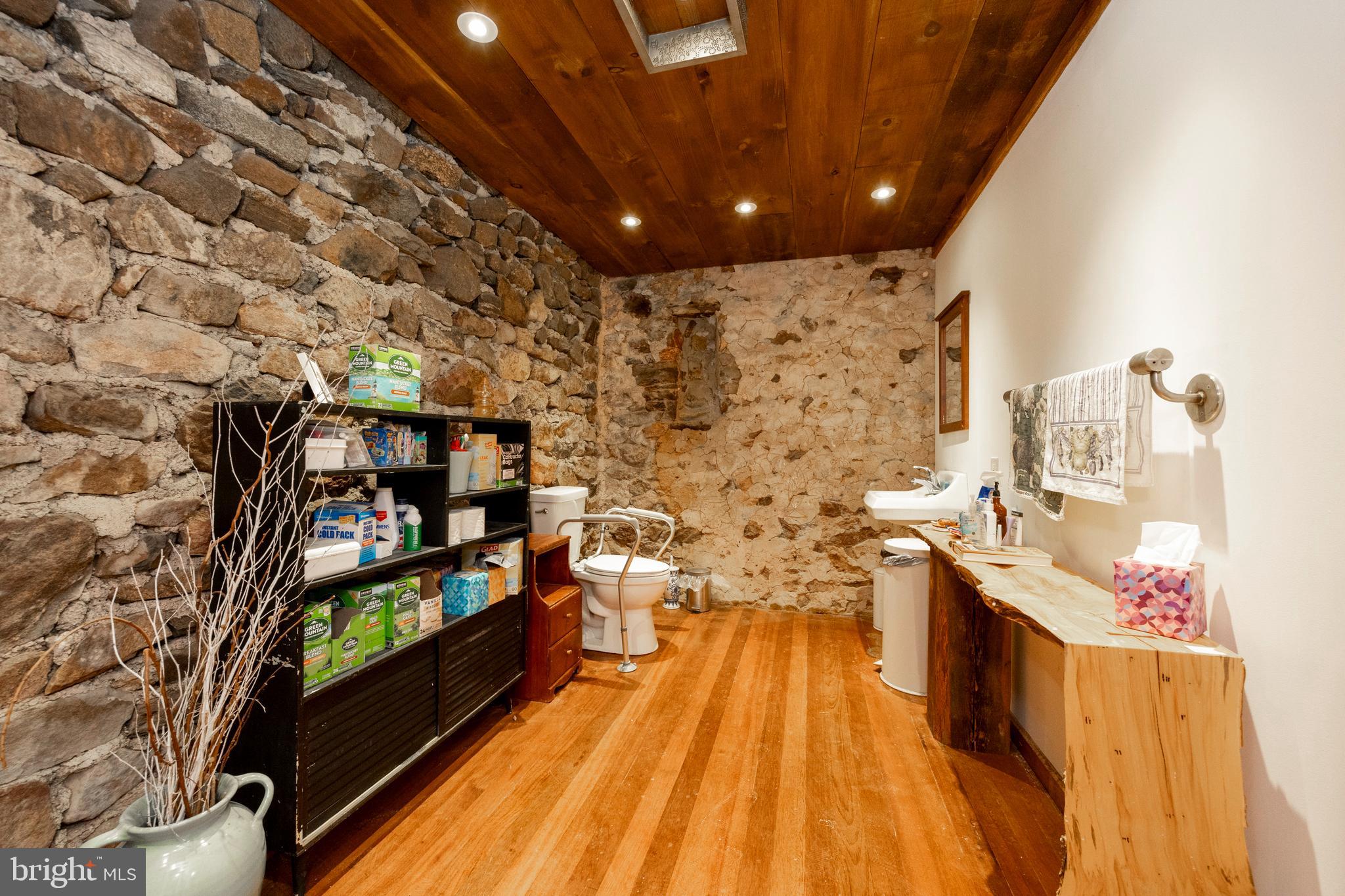 Real estate listing preview #16