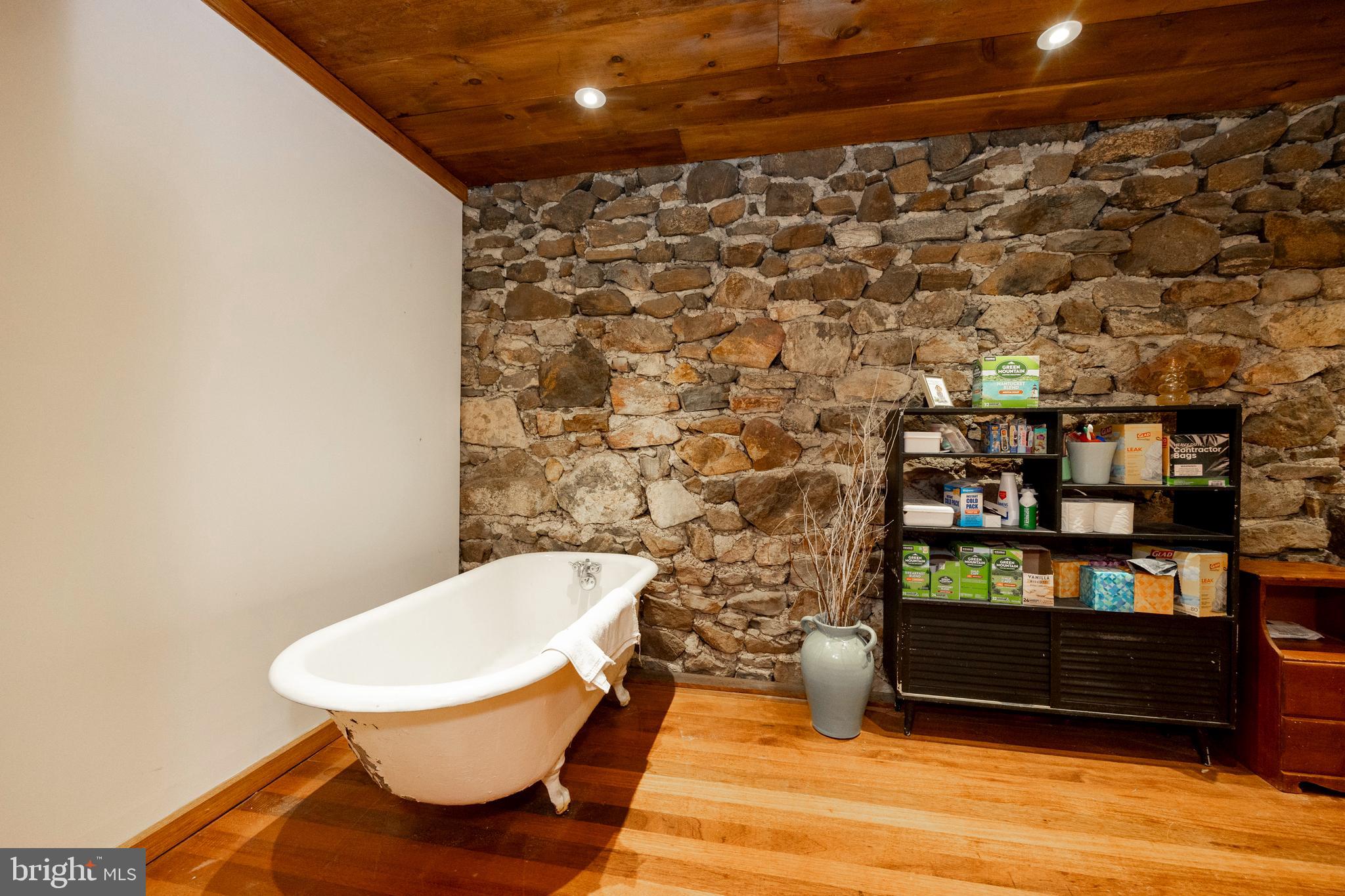 Real estate listing preview #18