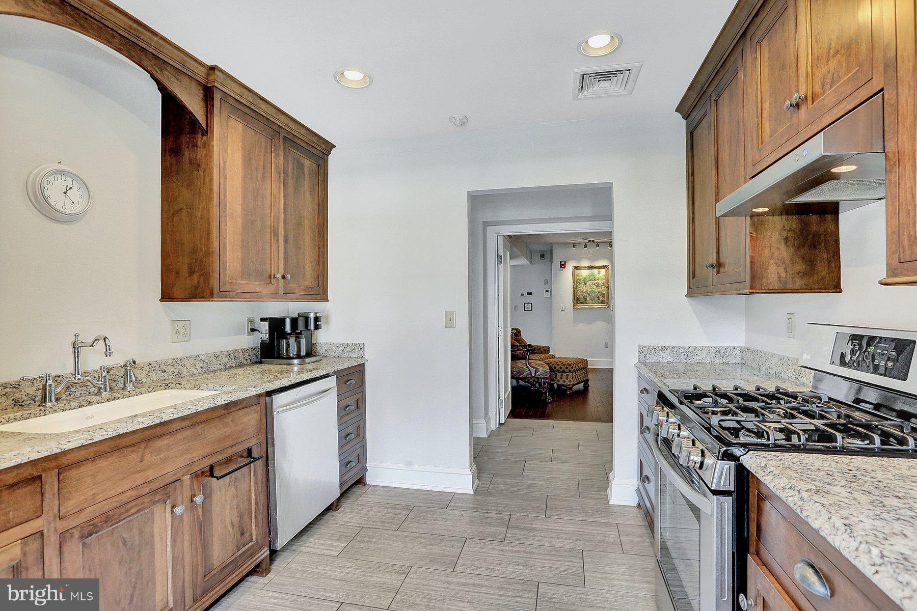 Real estate listing preview #32