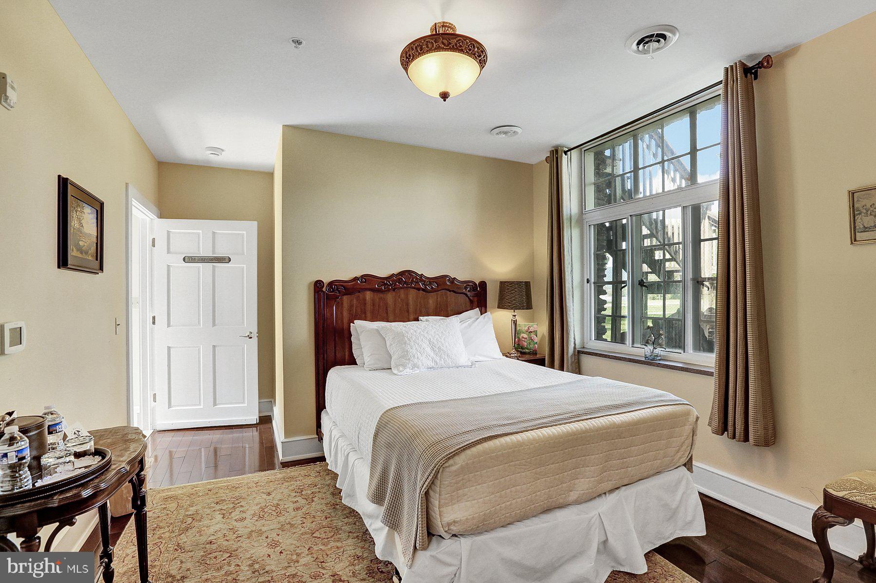 Real estate listing preview #8