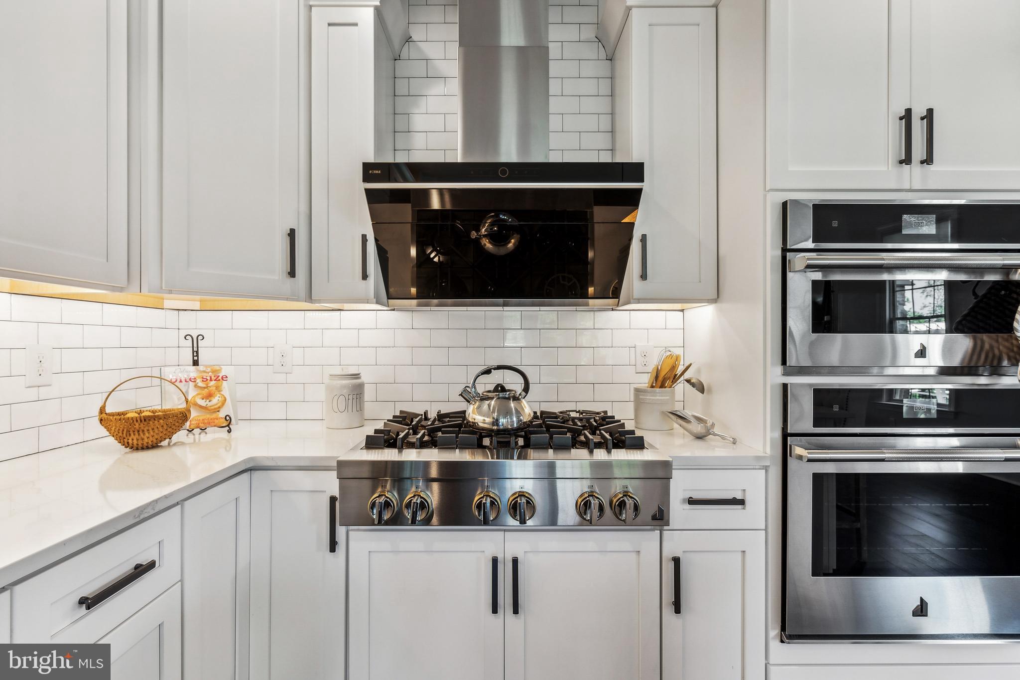 Real estate listing preview #12