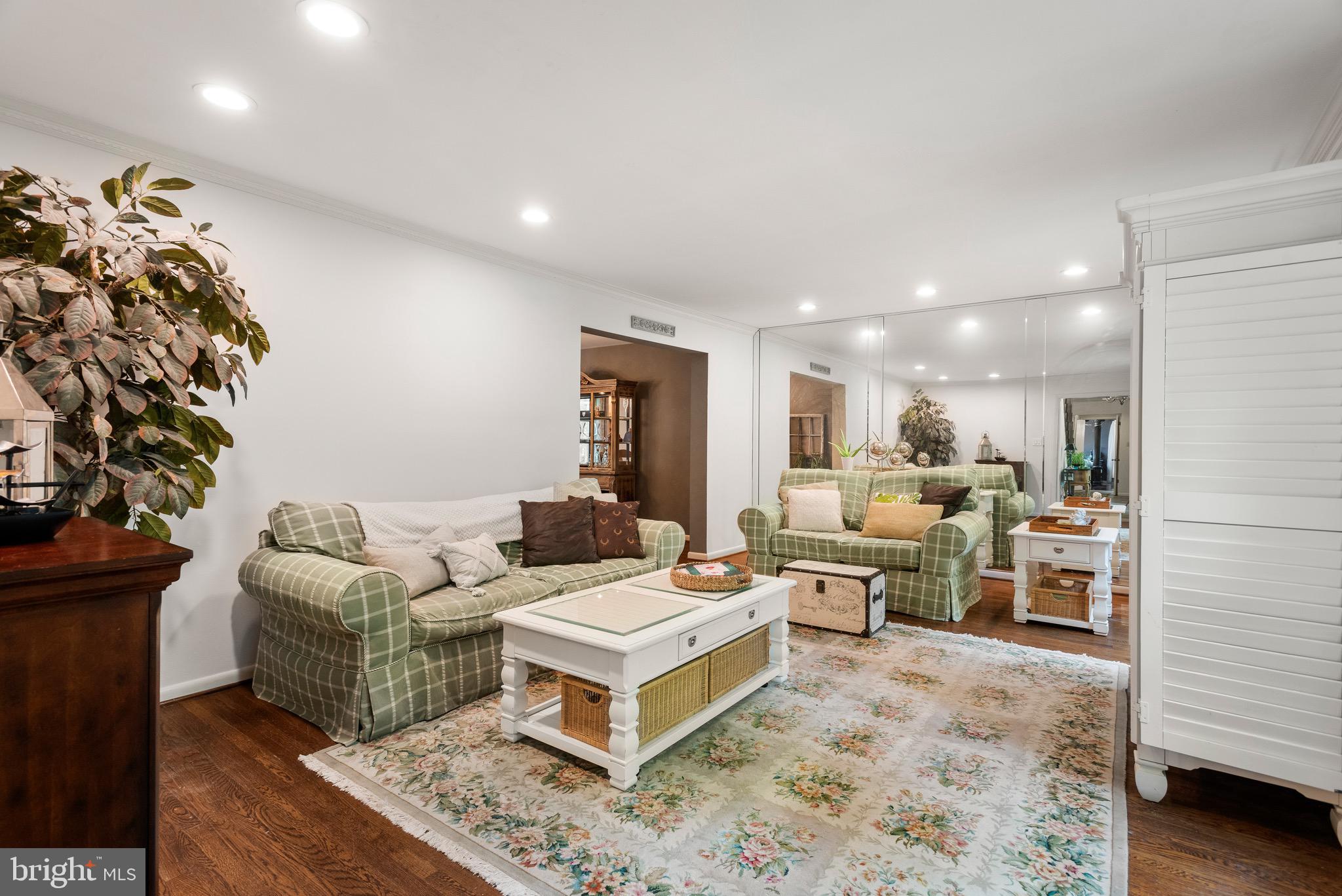 Real estate listing preview #10