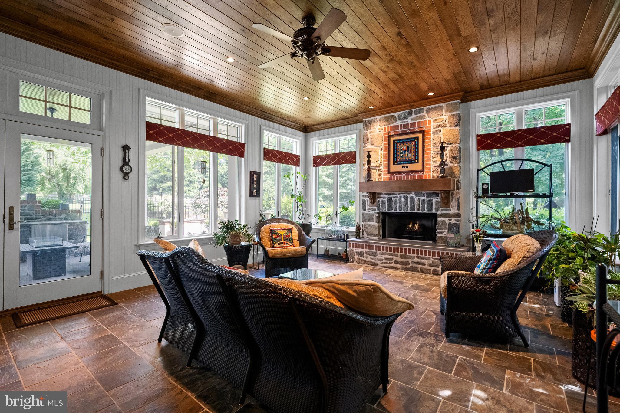 Real estate listing preview #22