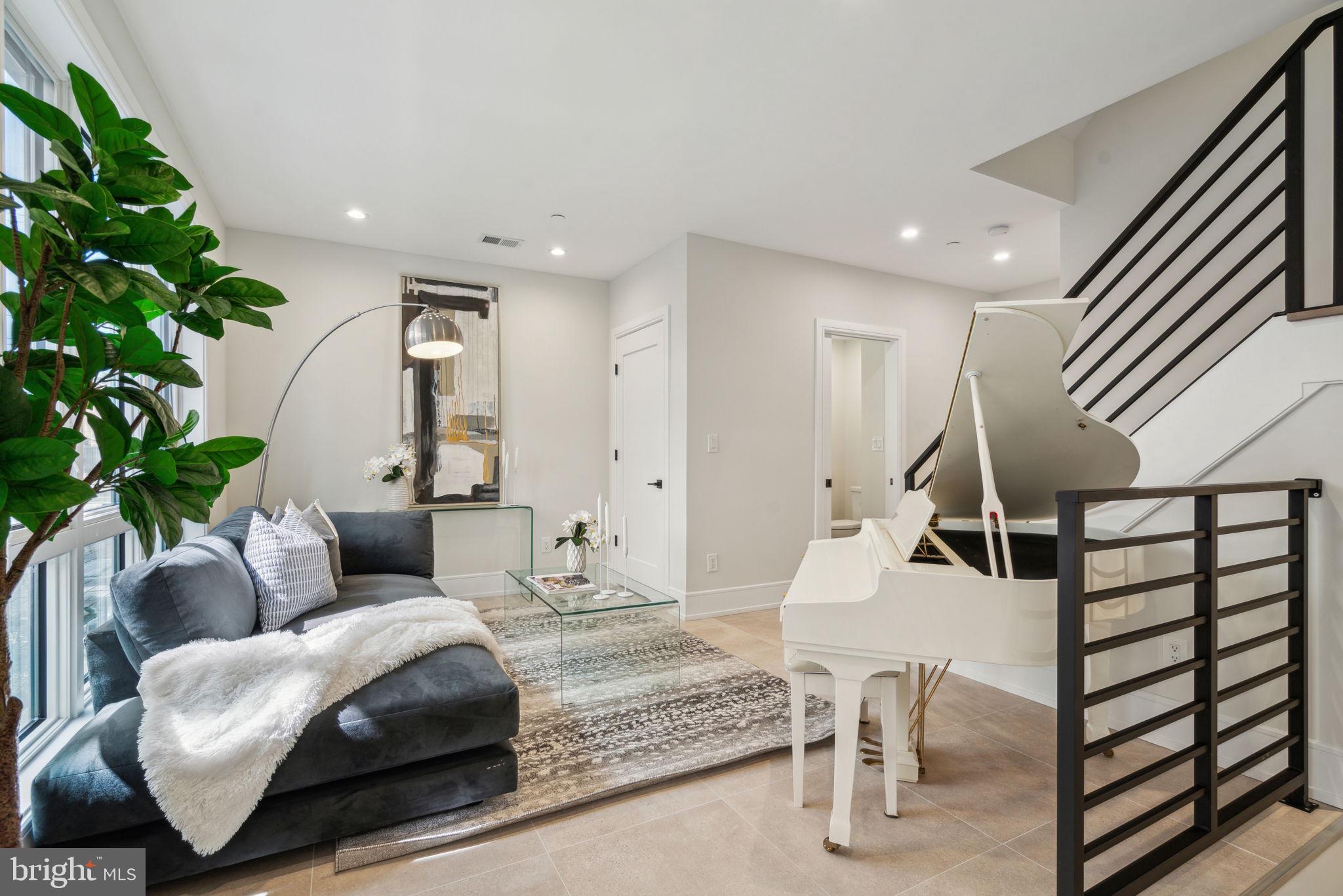 Real estate listing preview #10