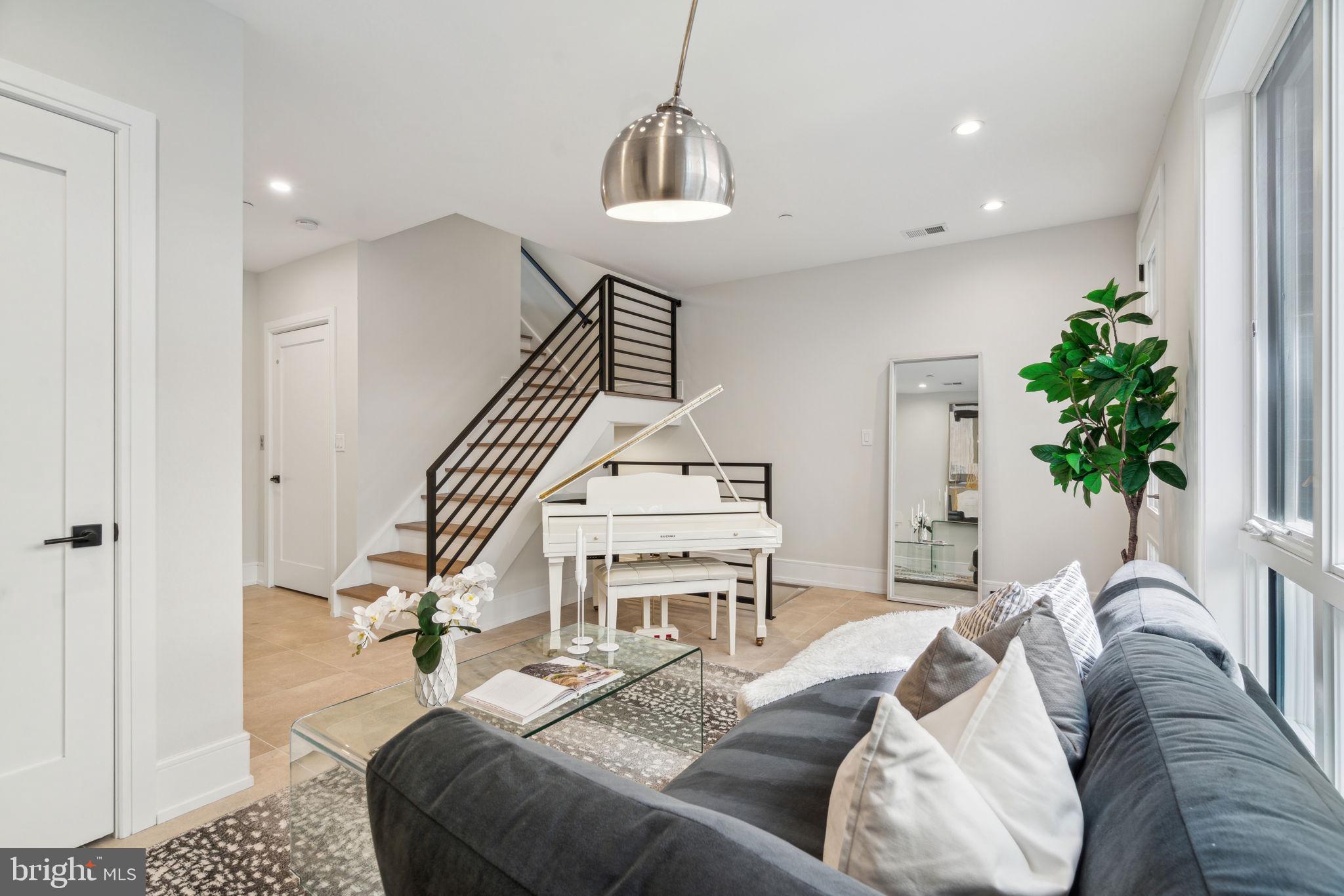 Real estate listing preview #12