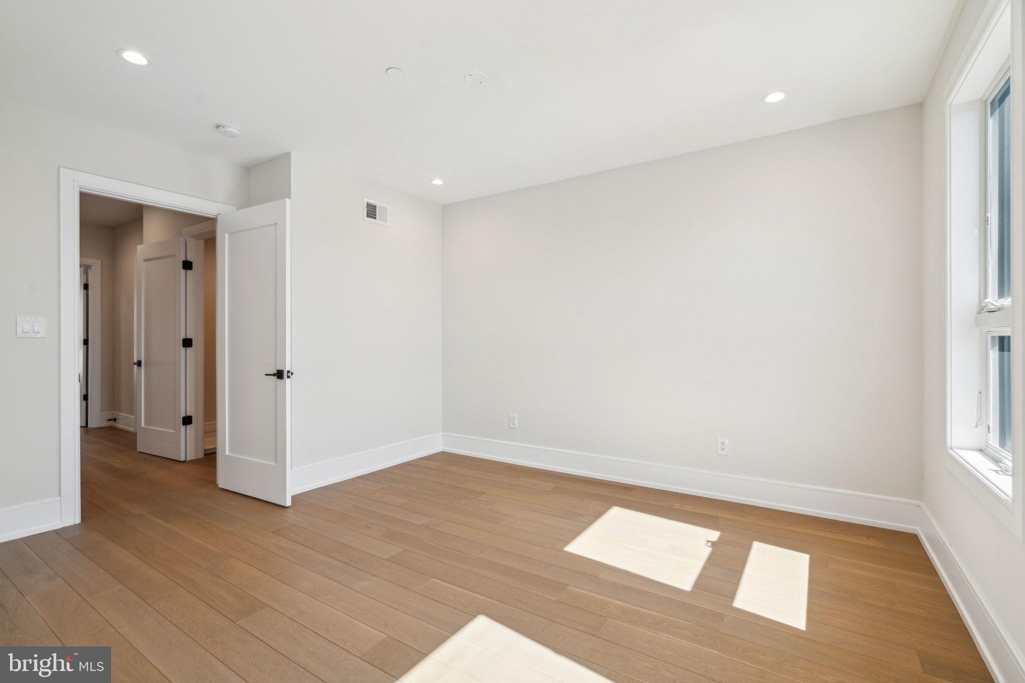 Real estate listing preview #35