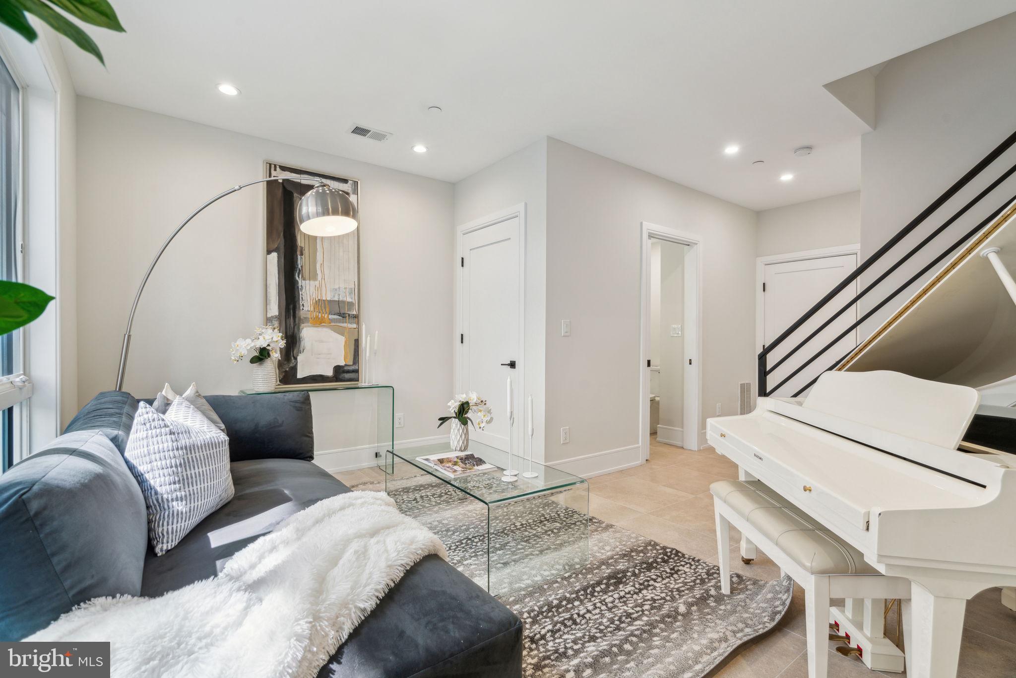 Real estate listing preview #13