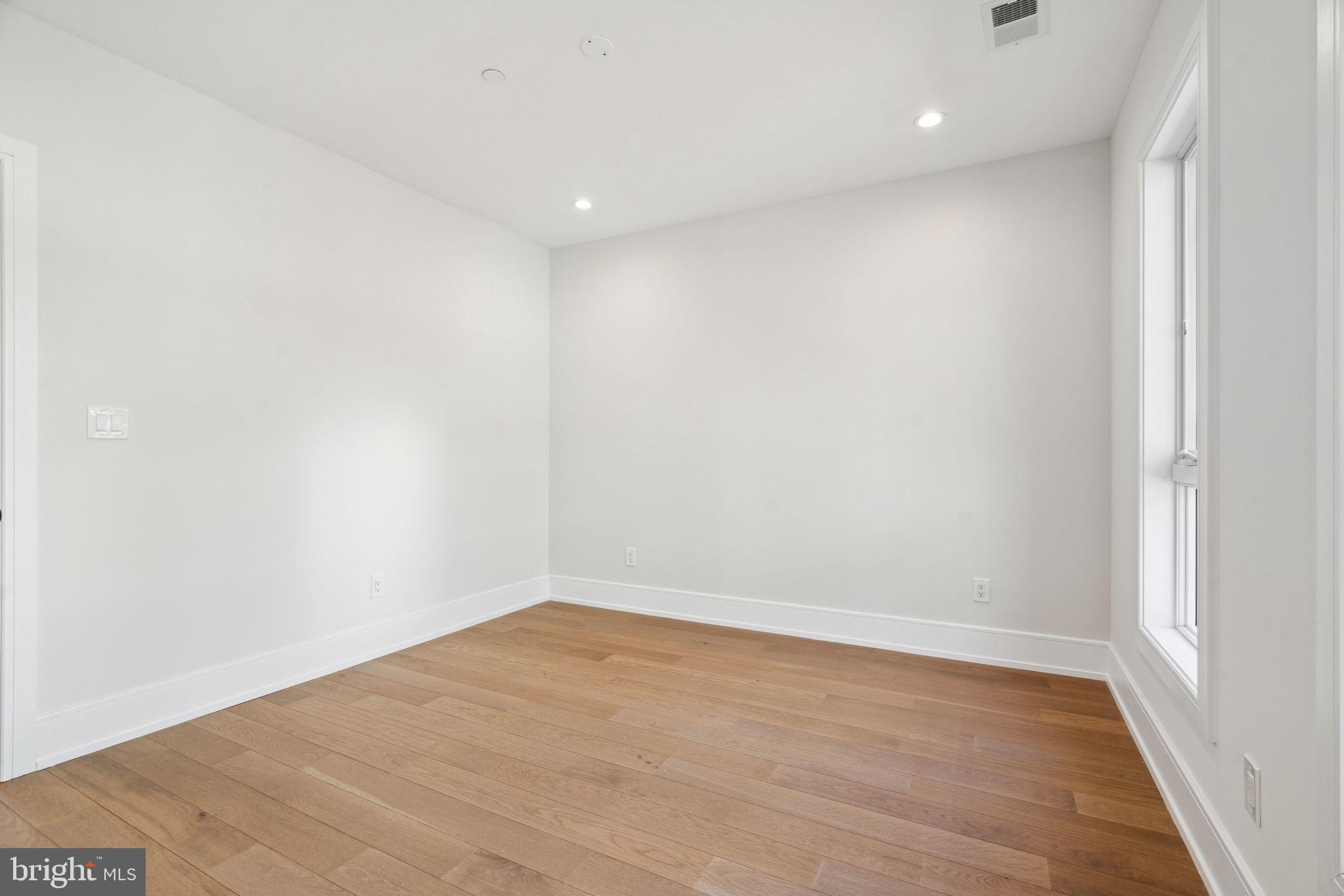 Real estate listing preview #42