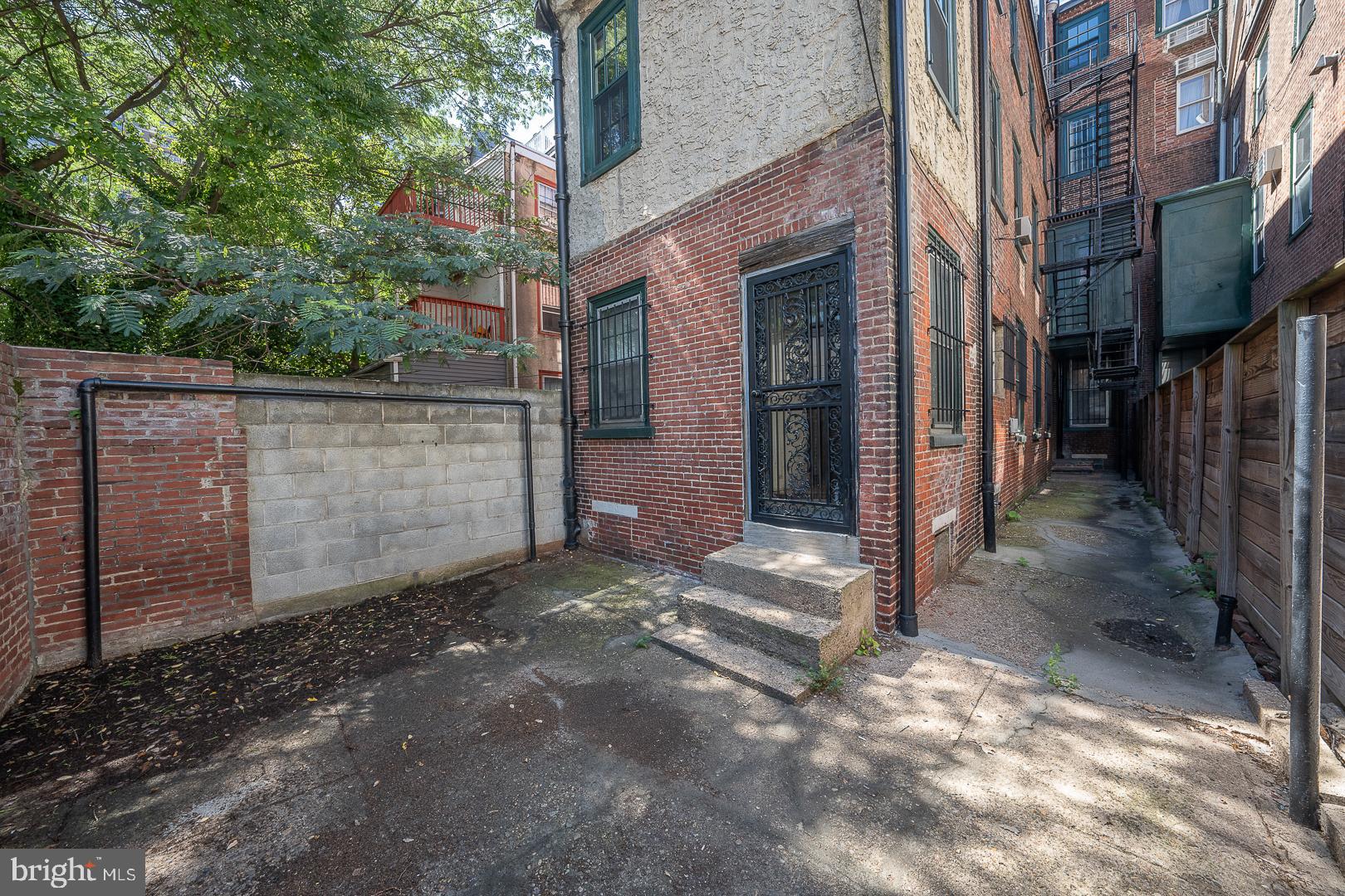 Real estate listing preview #4