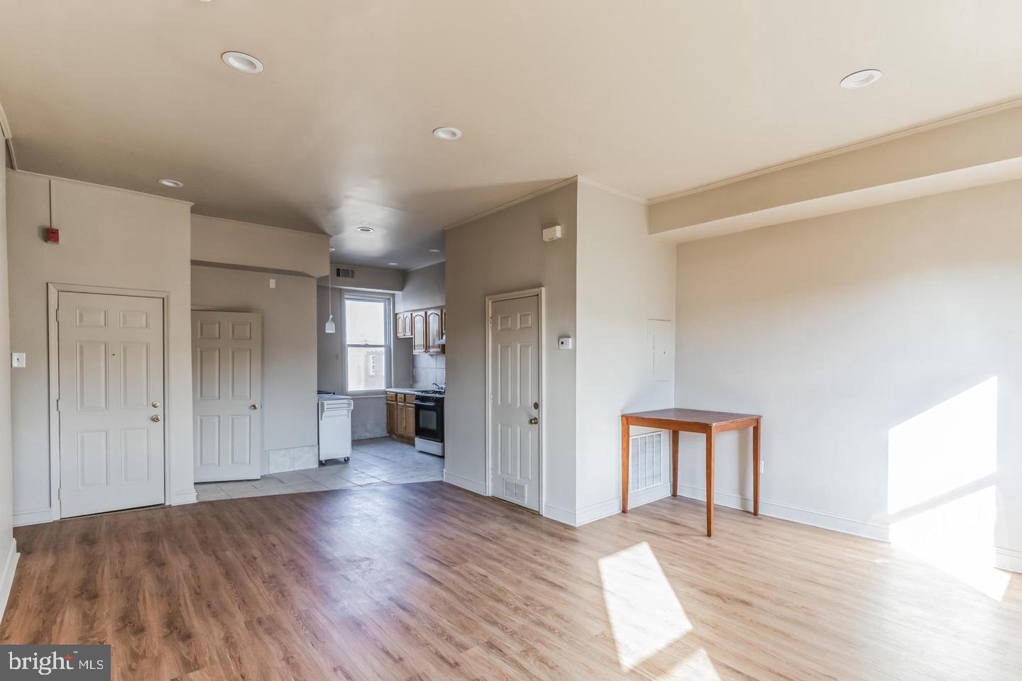 Real estate listing preview #13