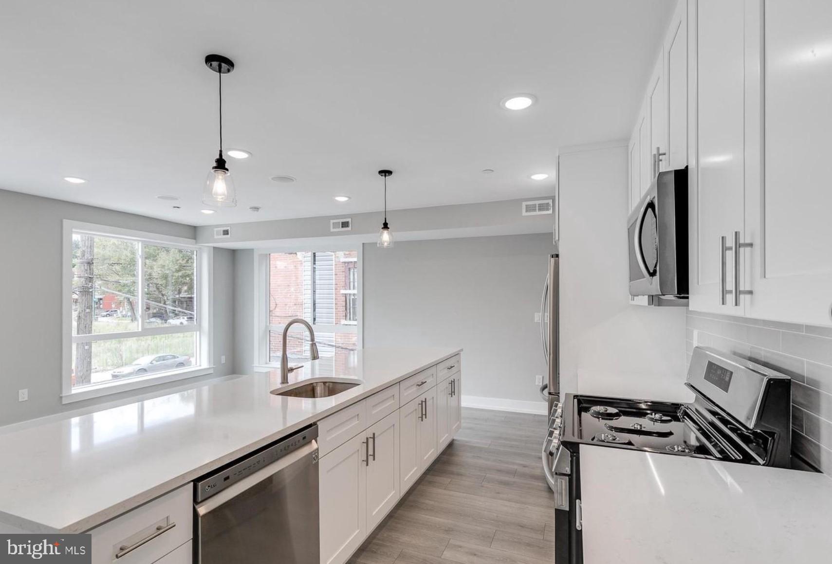 Real estate listing preview #6